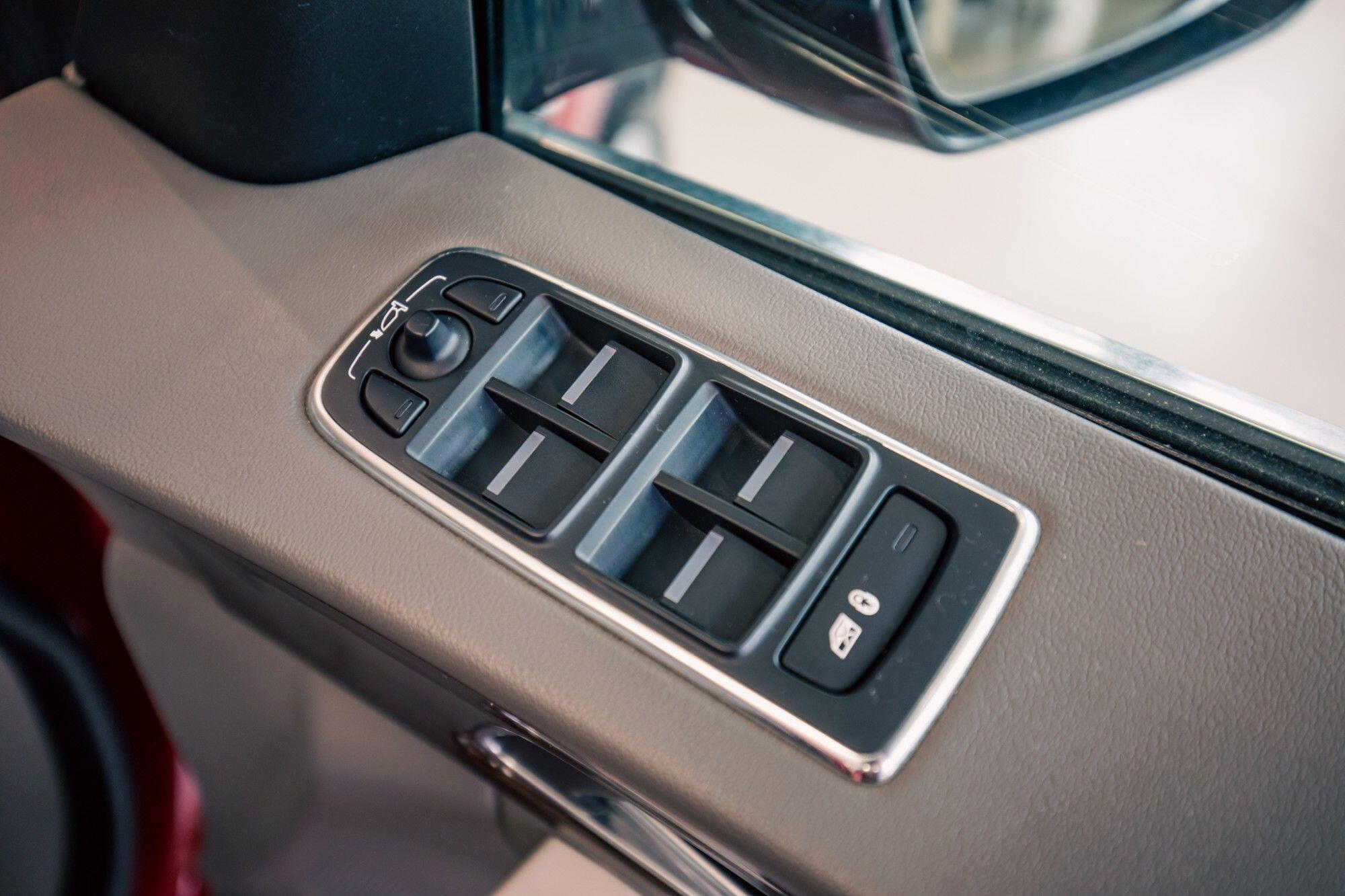Jaguar F-Pace view 12