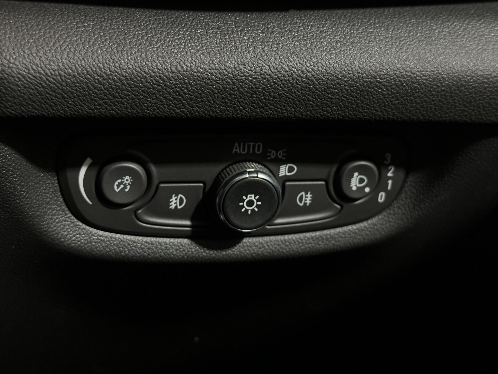 Vauxhall Insignia view 18