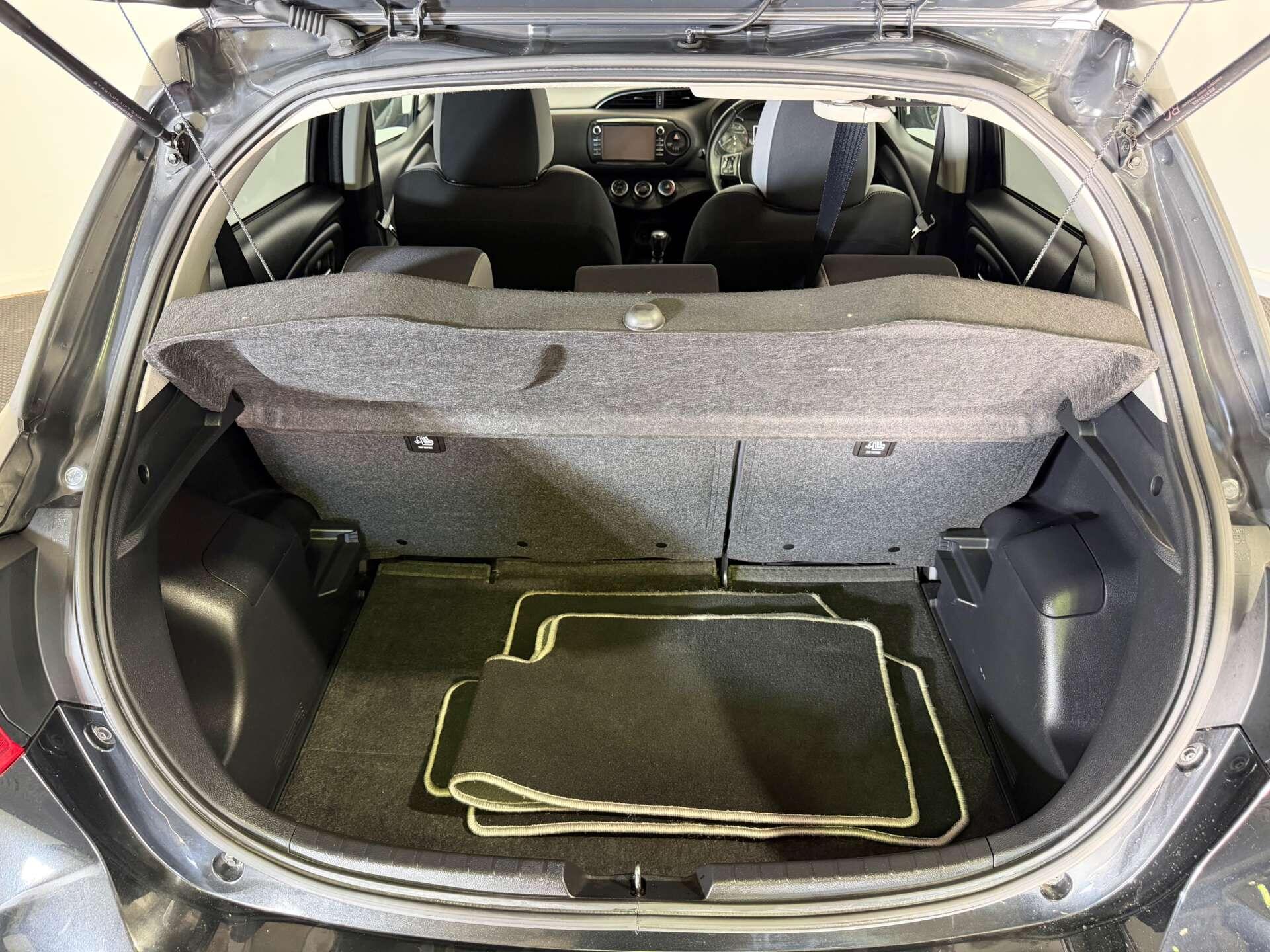 Toyota Yaris view 10