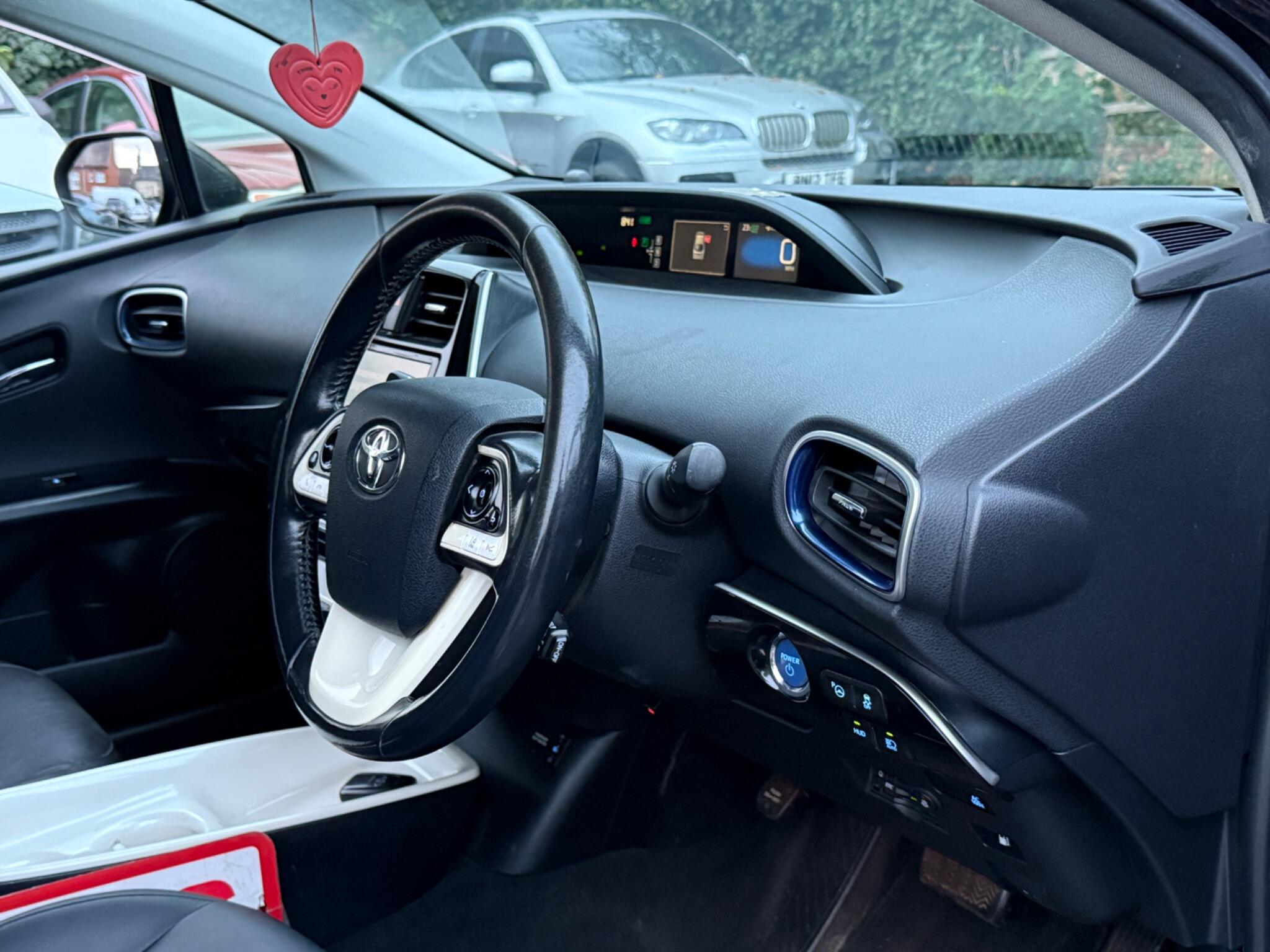 Toyota Prius - Image 18