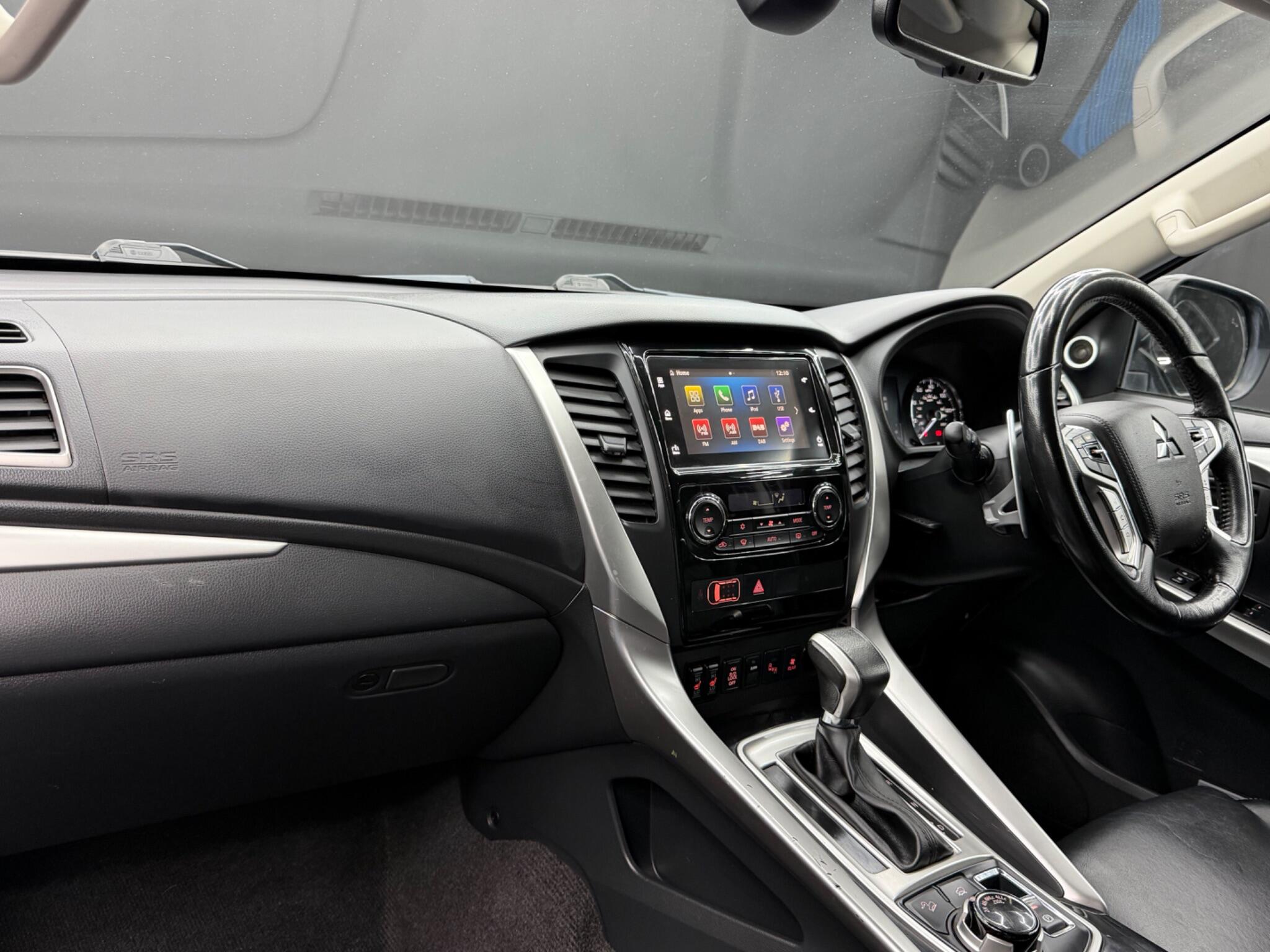 Mitsubishi Shogun Sport view 11