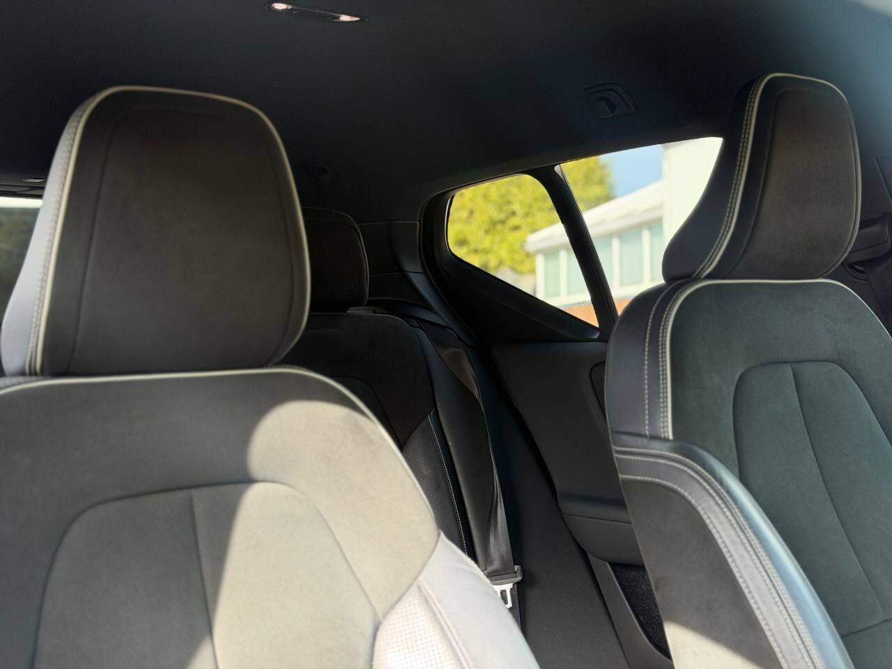 Volvo XC40 view 13
