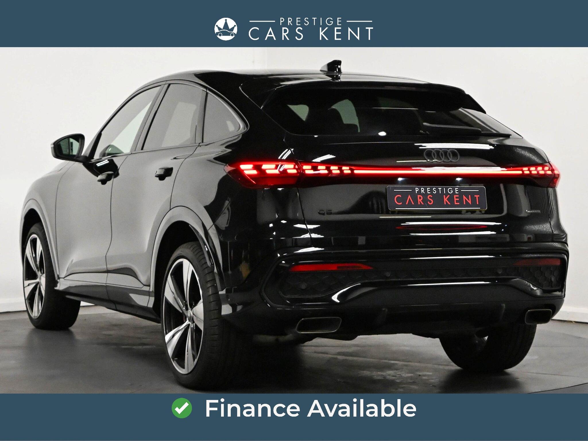 Audi Q5 view 3