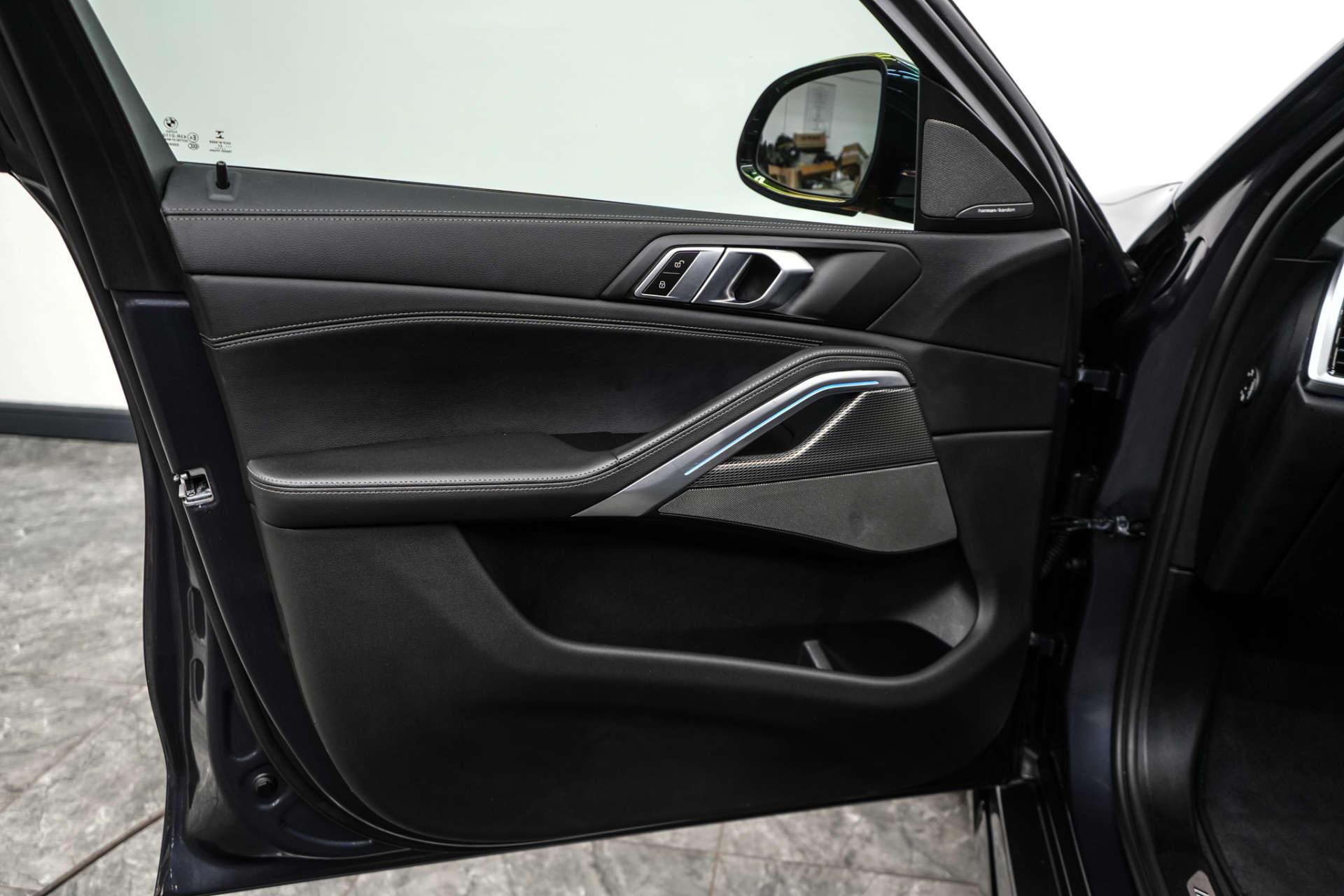 BMW X6 view 17