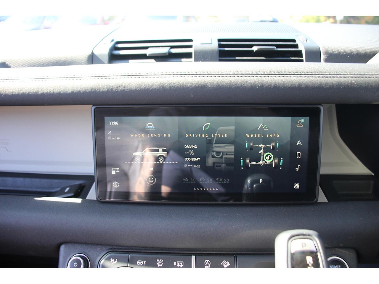 Land Rover Defender view 22