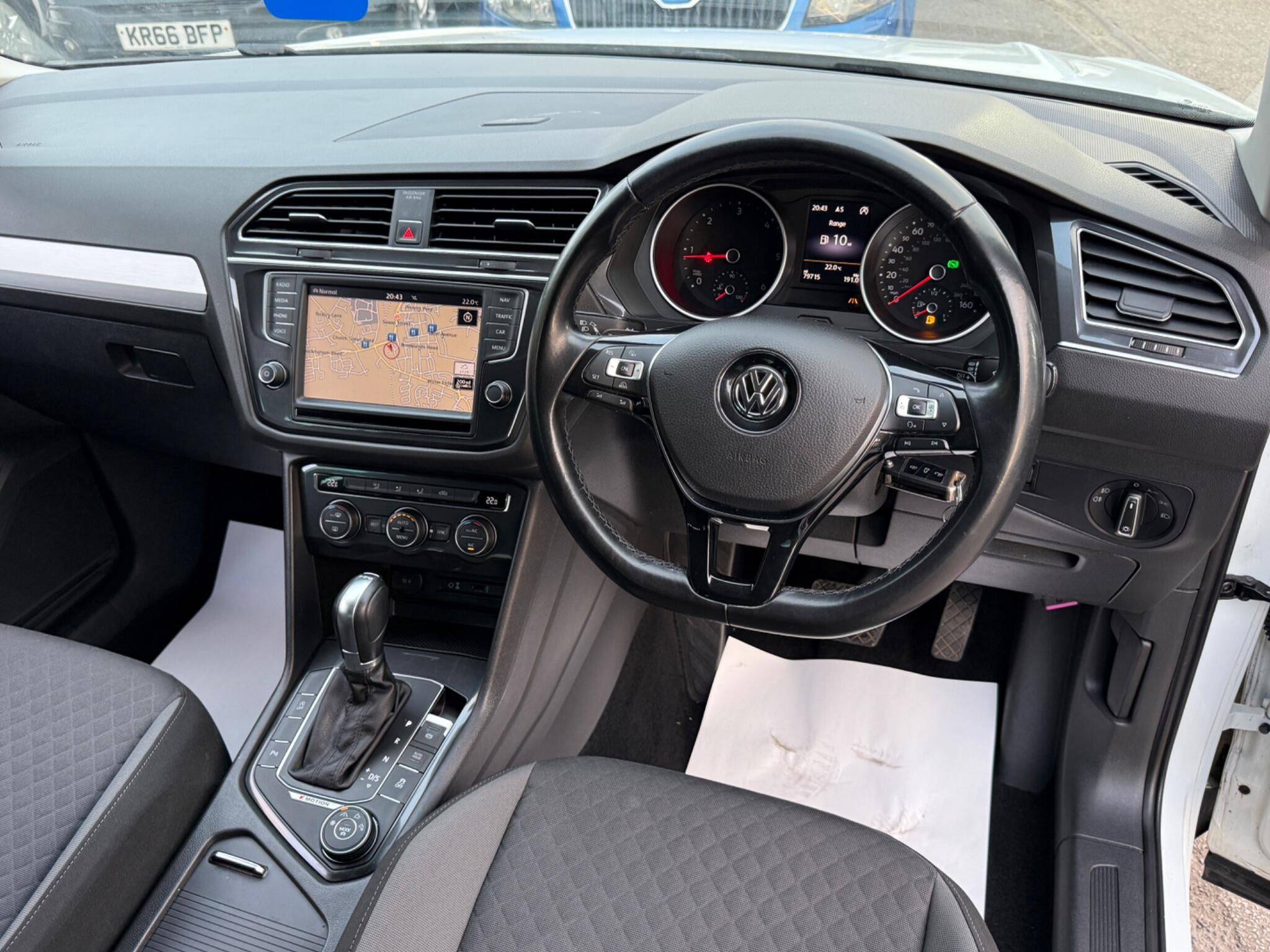 Volkswagen Tiguan - Image 35