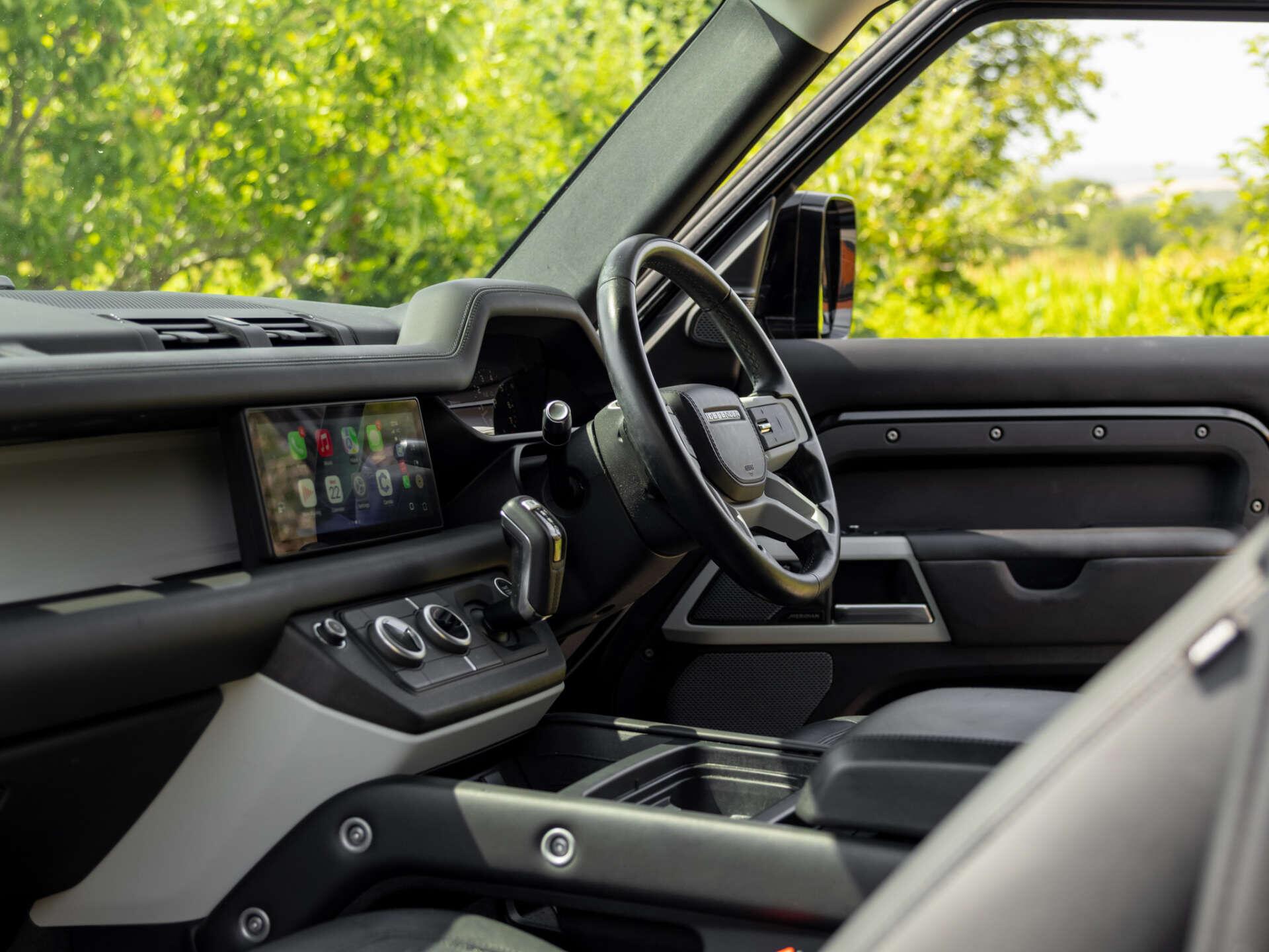 Land Rover Defender view 19