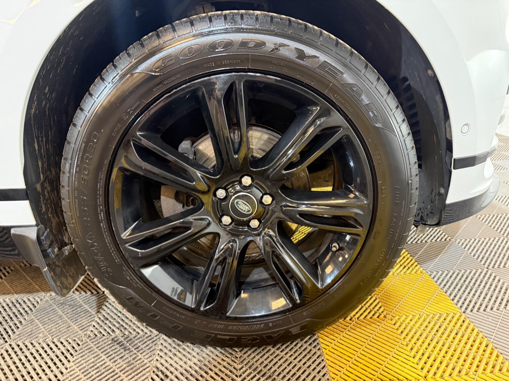 Land Rover Range Rover Velar view 70