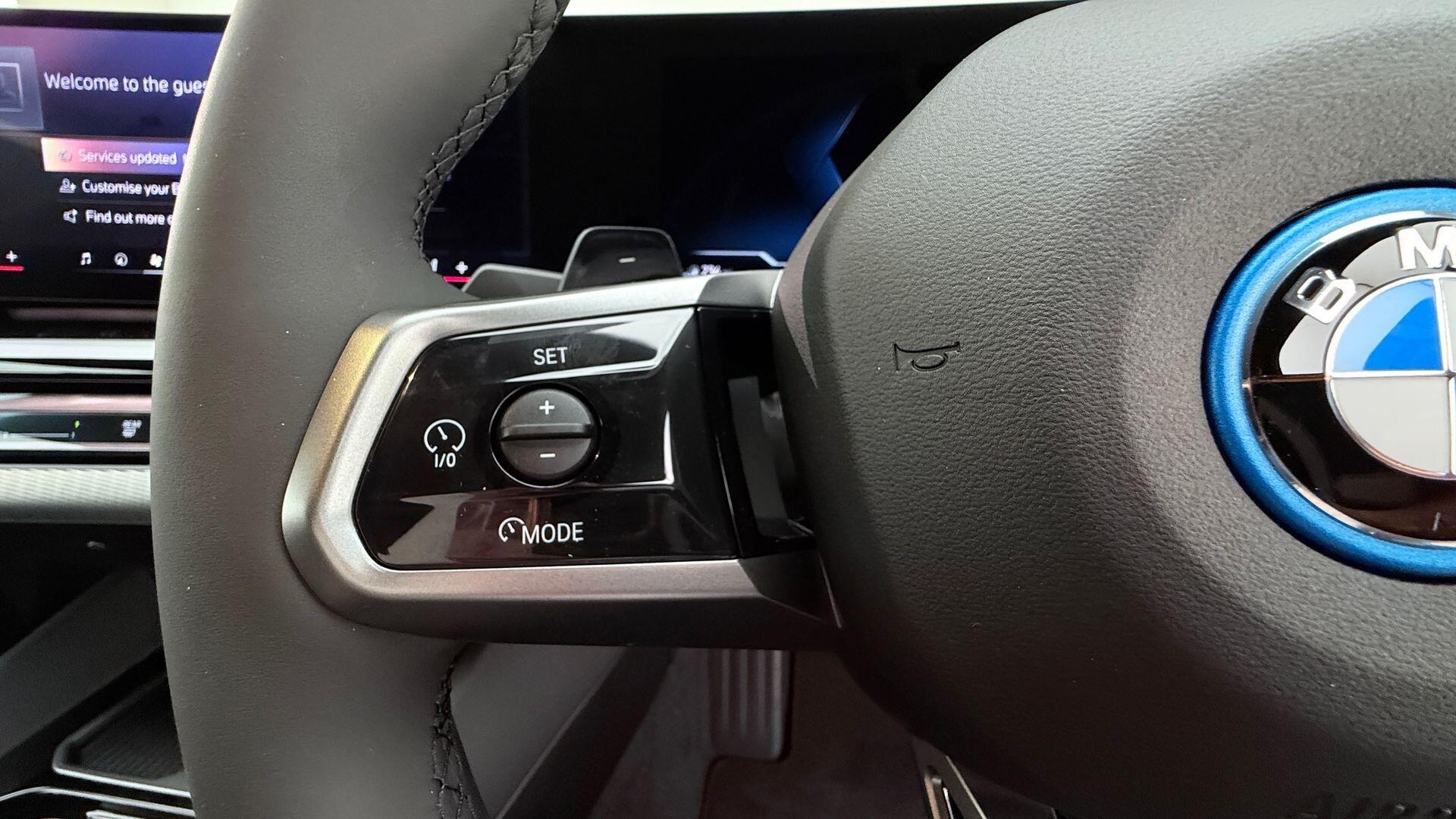 BMW 5 Series view 17