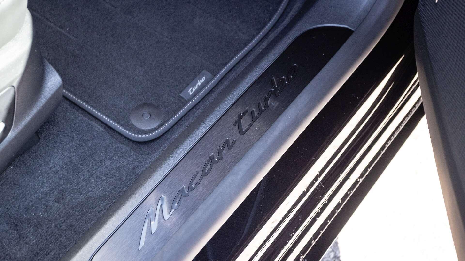 Porsche Macan view 31
