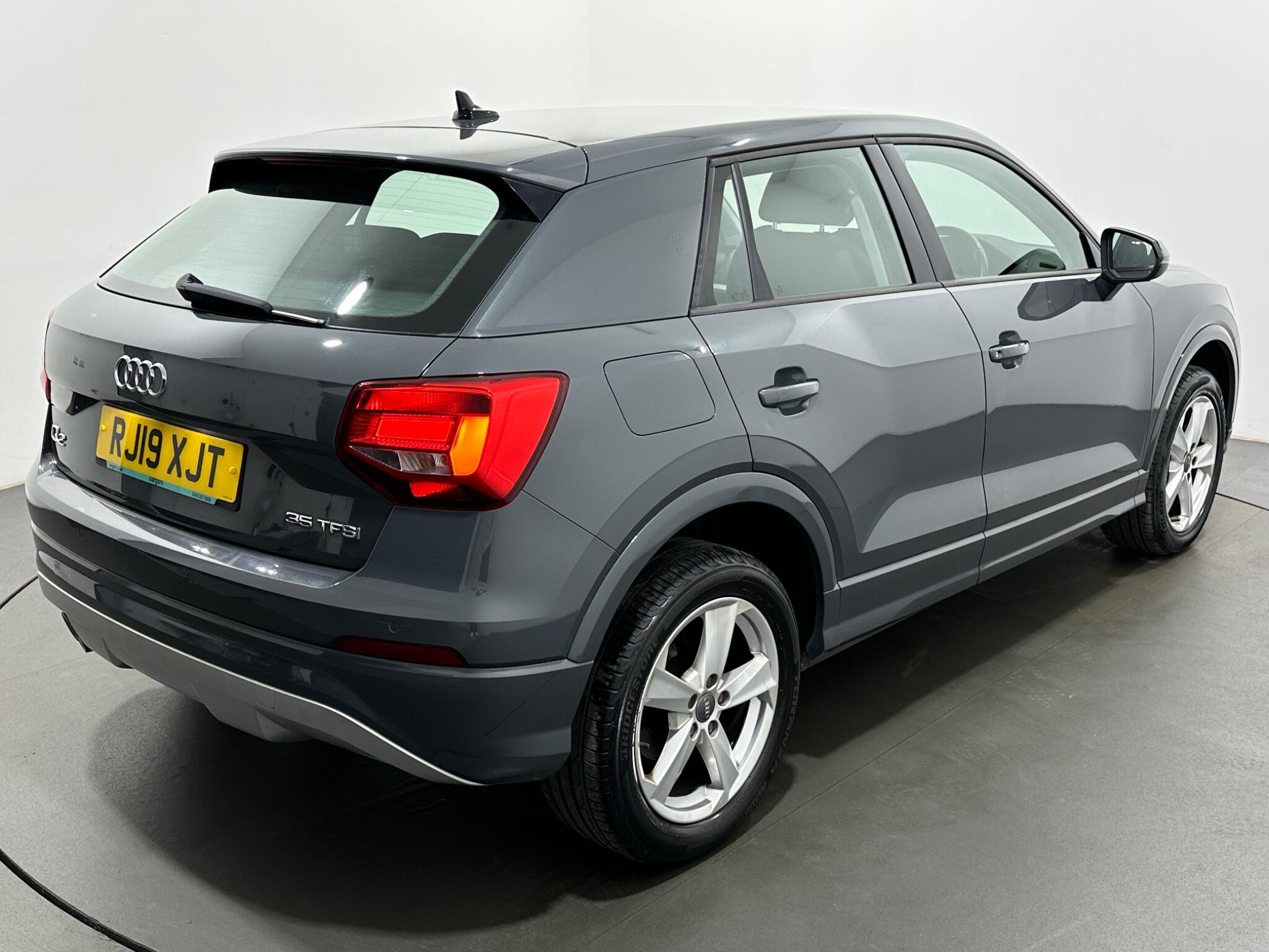 Audi Q2 view 52