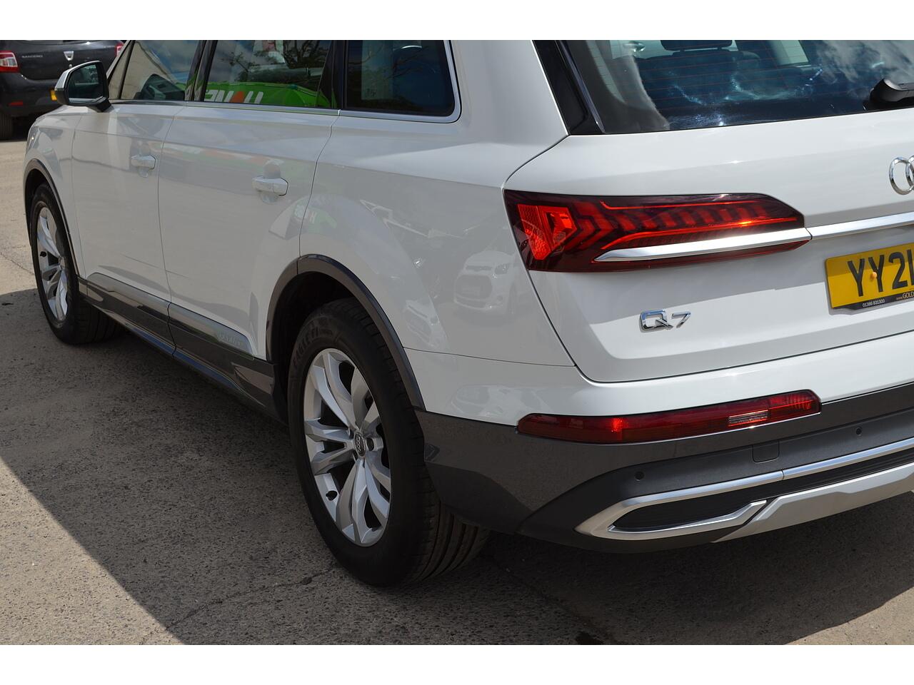Audi Q7 view 46