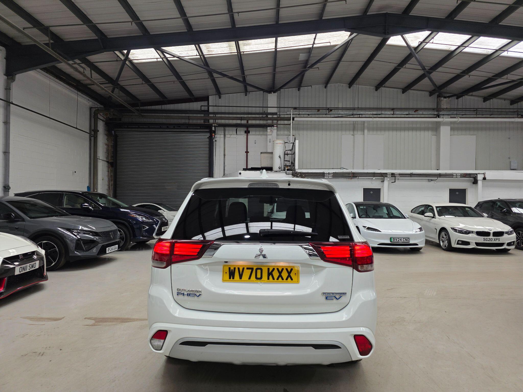 Mitsubishi Outlander view 4
