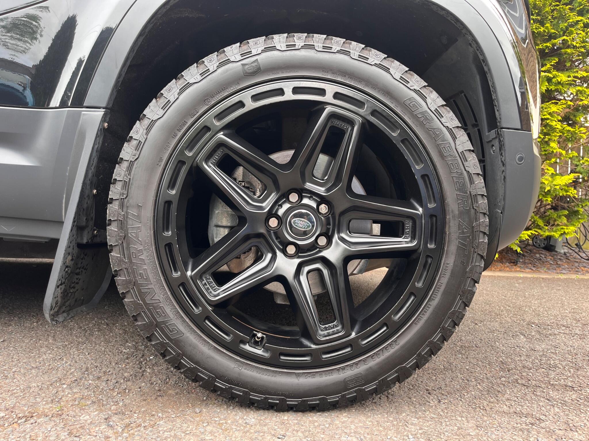 Land Rover Defender view 48
