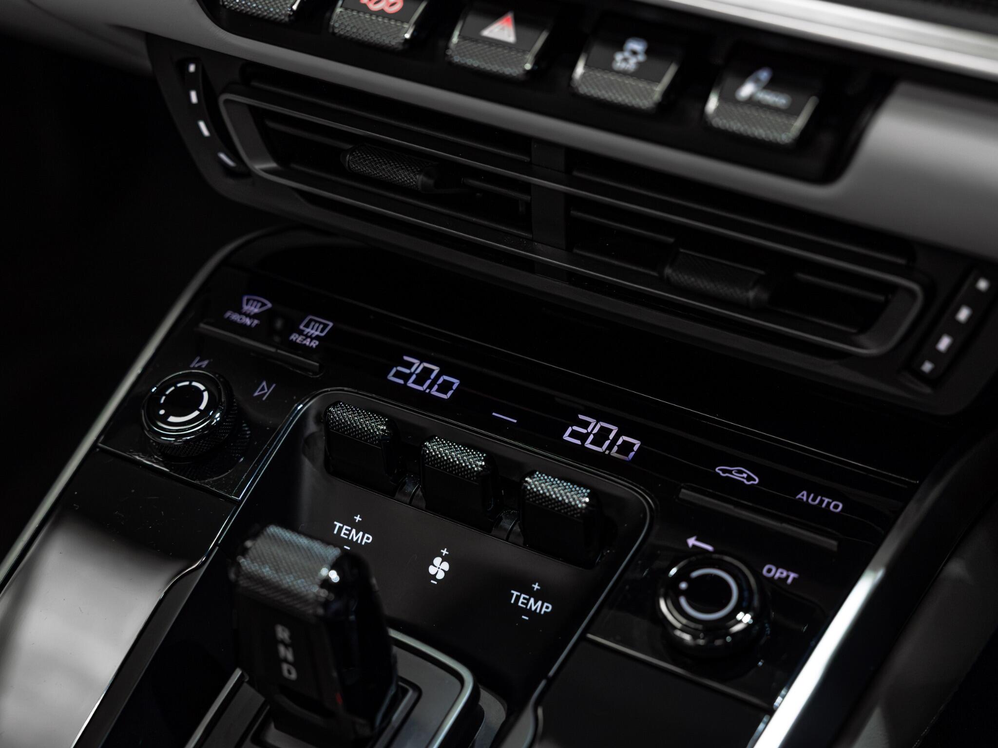 Porsche 911 view 26