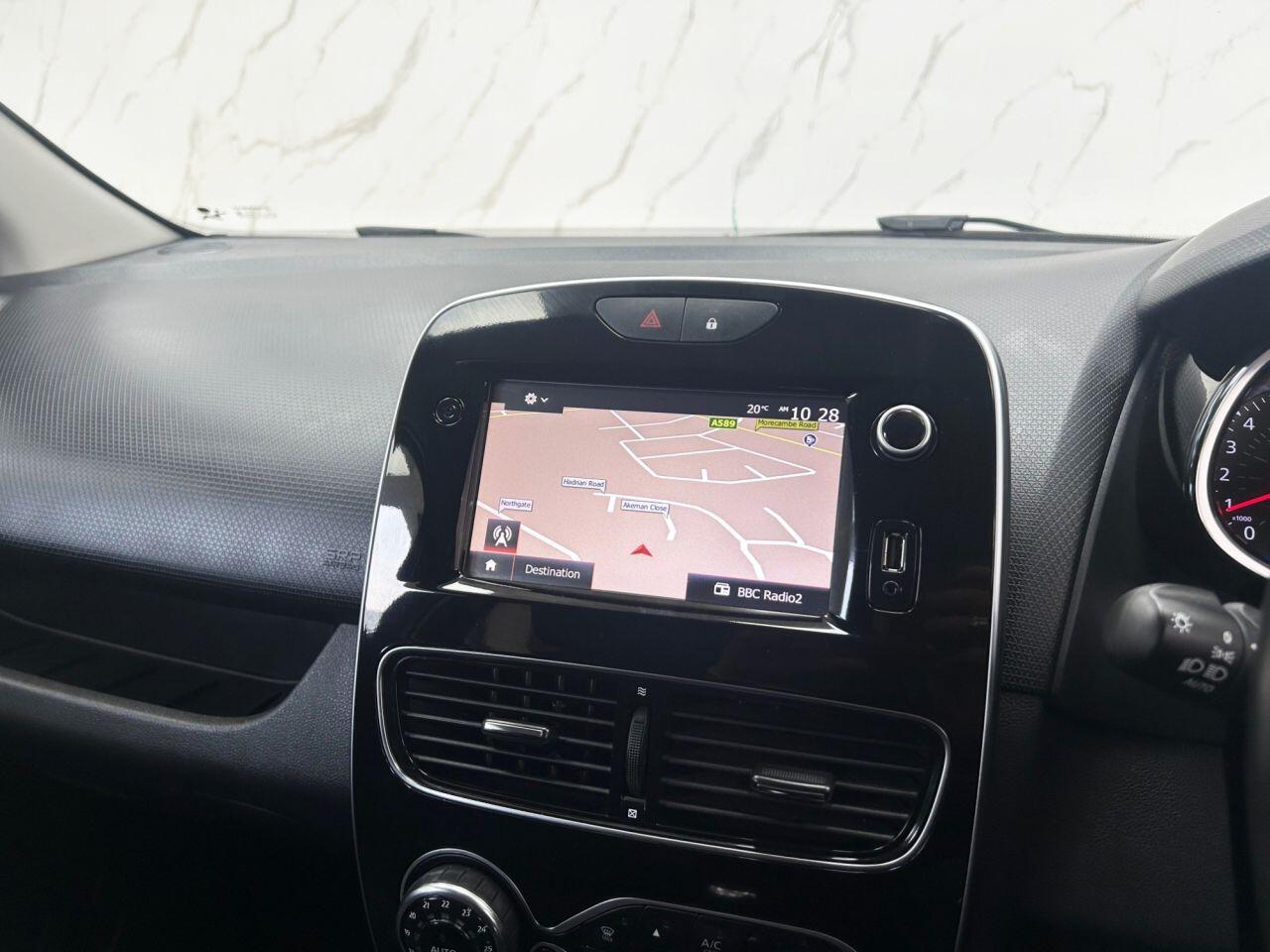 Renault Clio view 18
