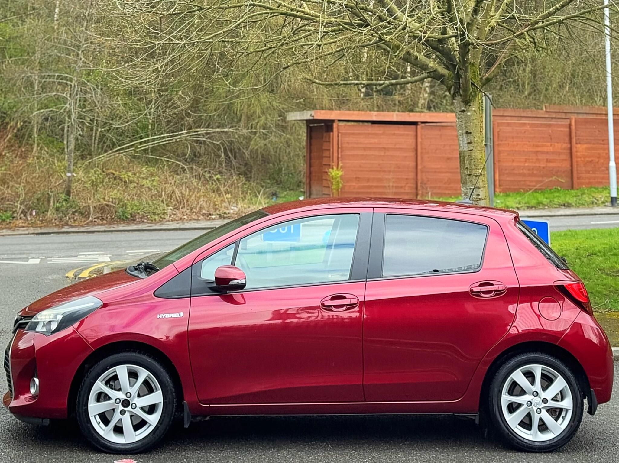 2017 Toyota Yaris 1.5 VVT-h Excel E-CVT Euro 6 (s/s) 5dr (15in Alloy) image 24