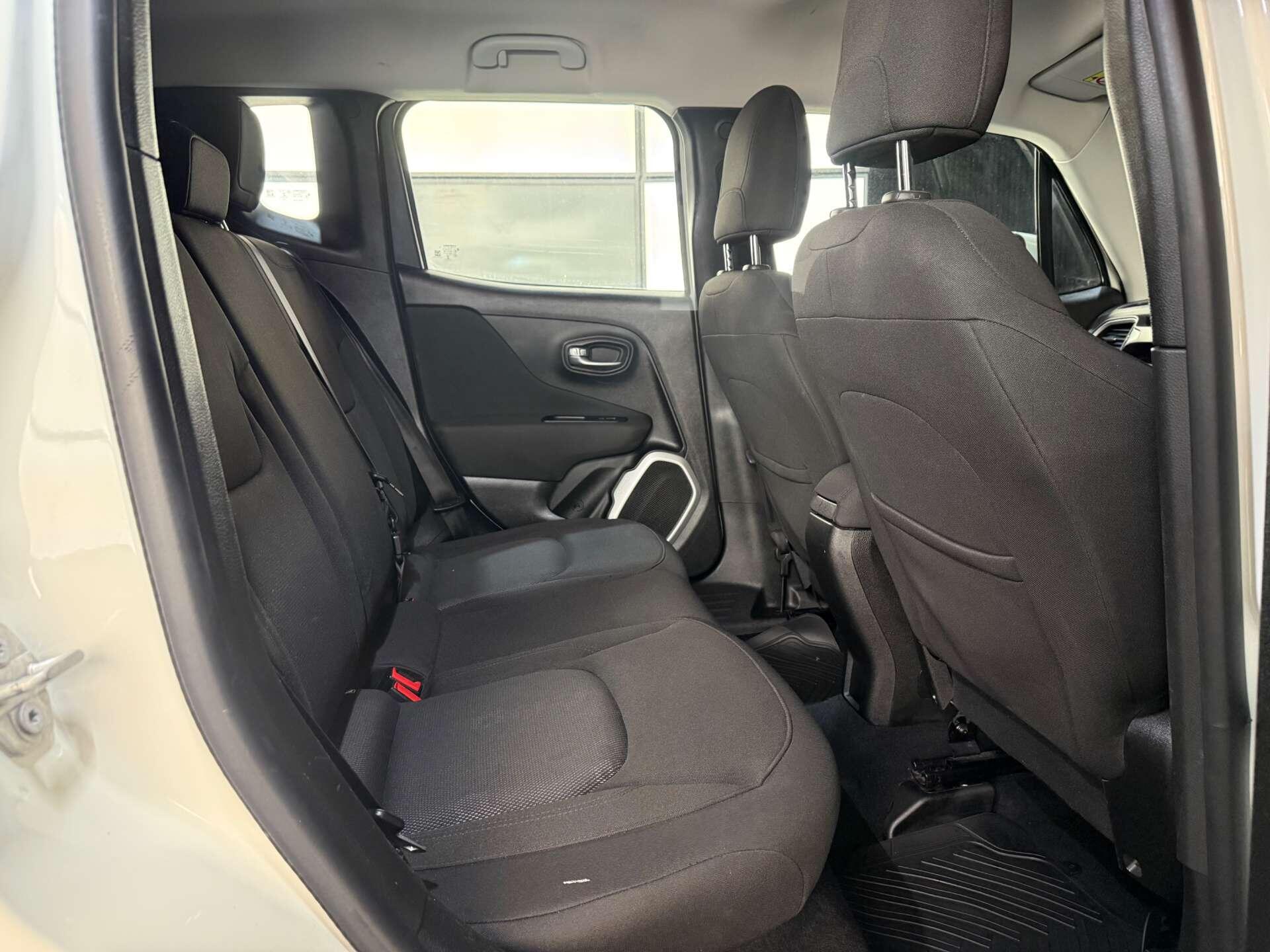 Jeep Renegade view 16