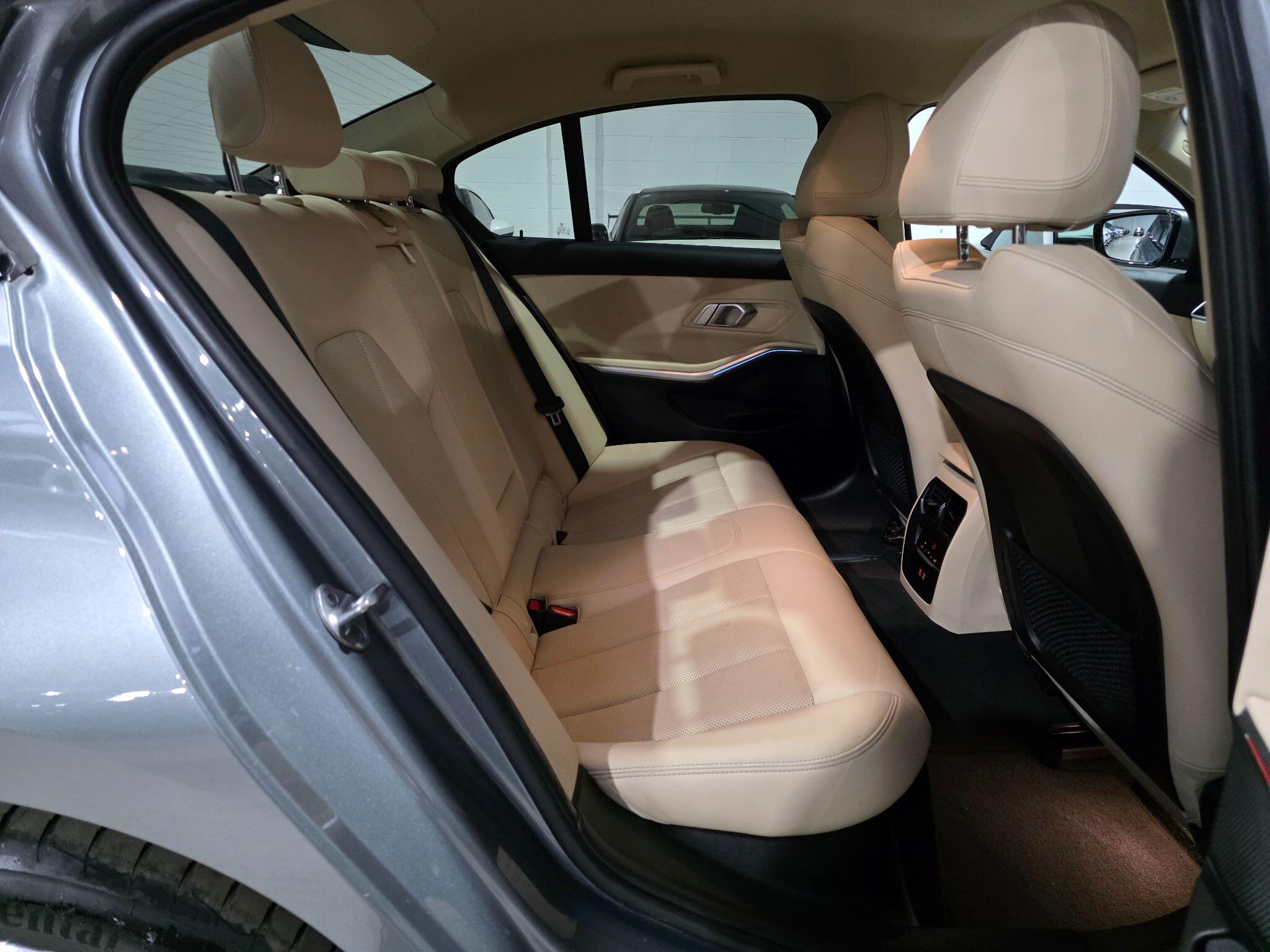 BMW 3 Series view 26