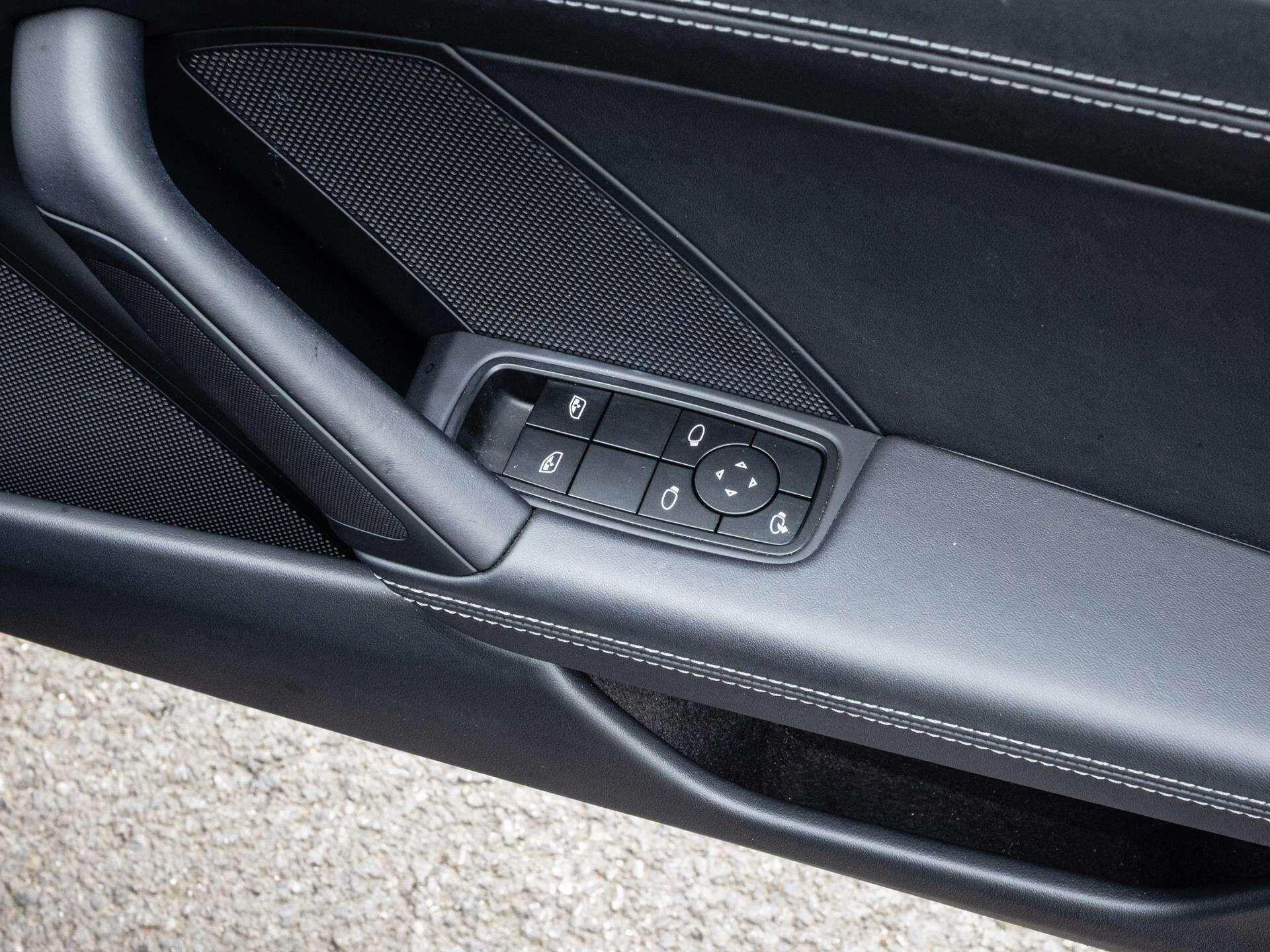 Porsche 911 view 37