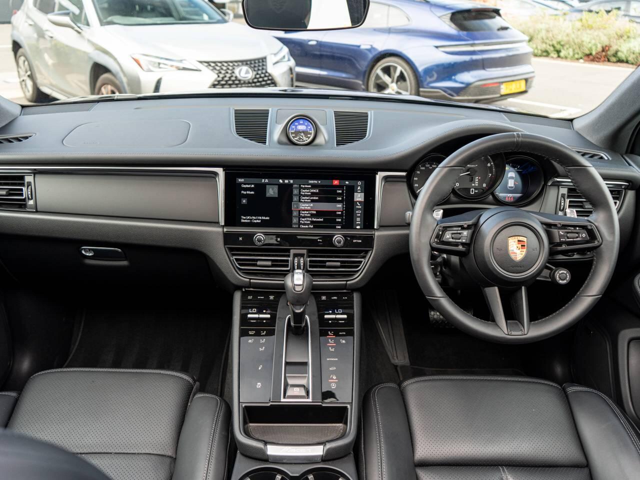 Porsche Macan view 32