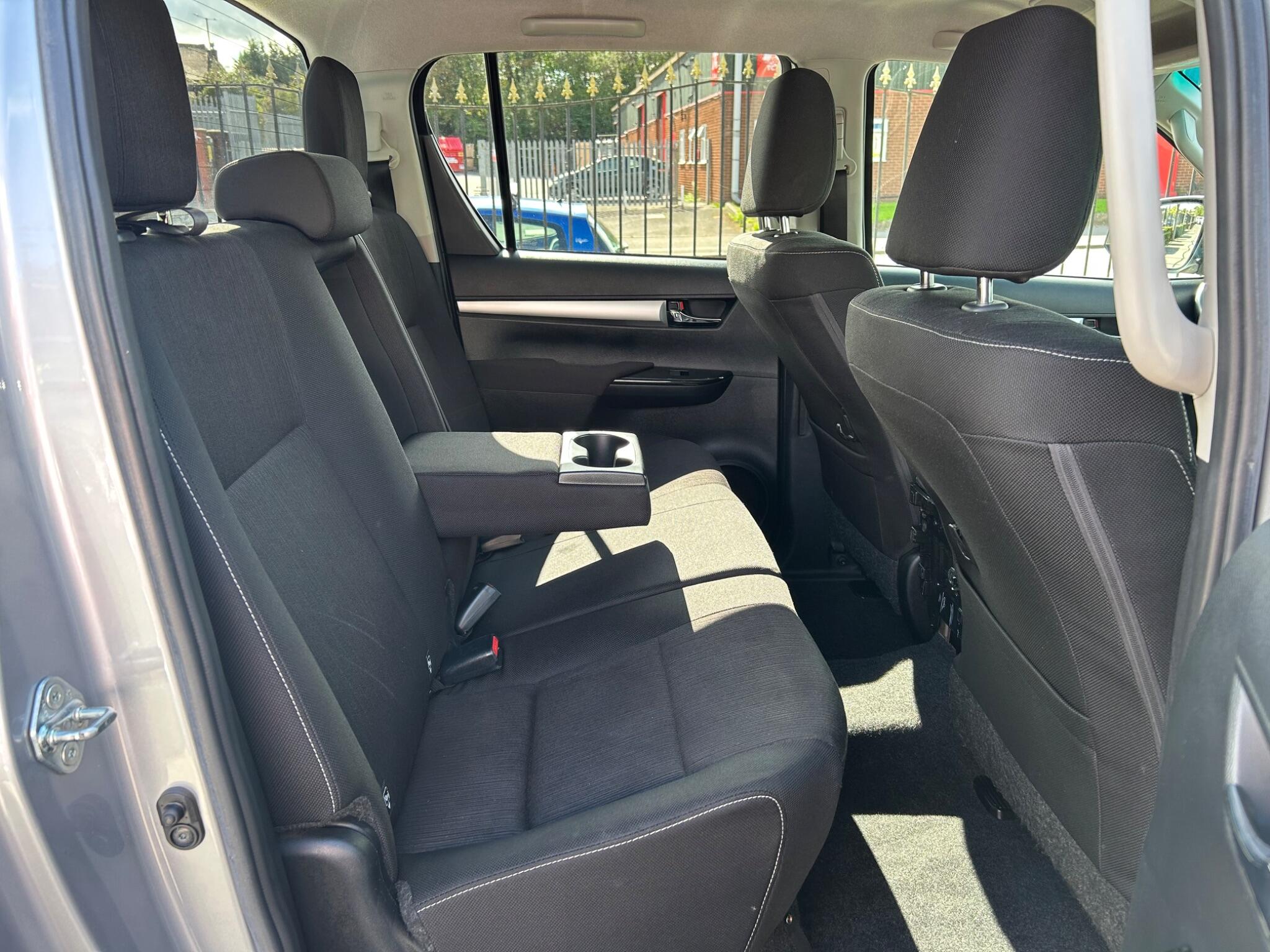 Toyota Hilux view 43