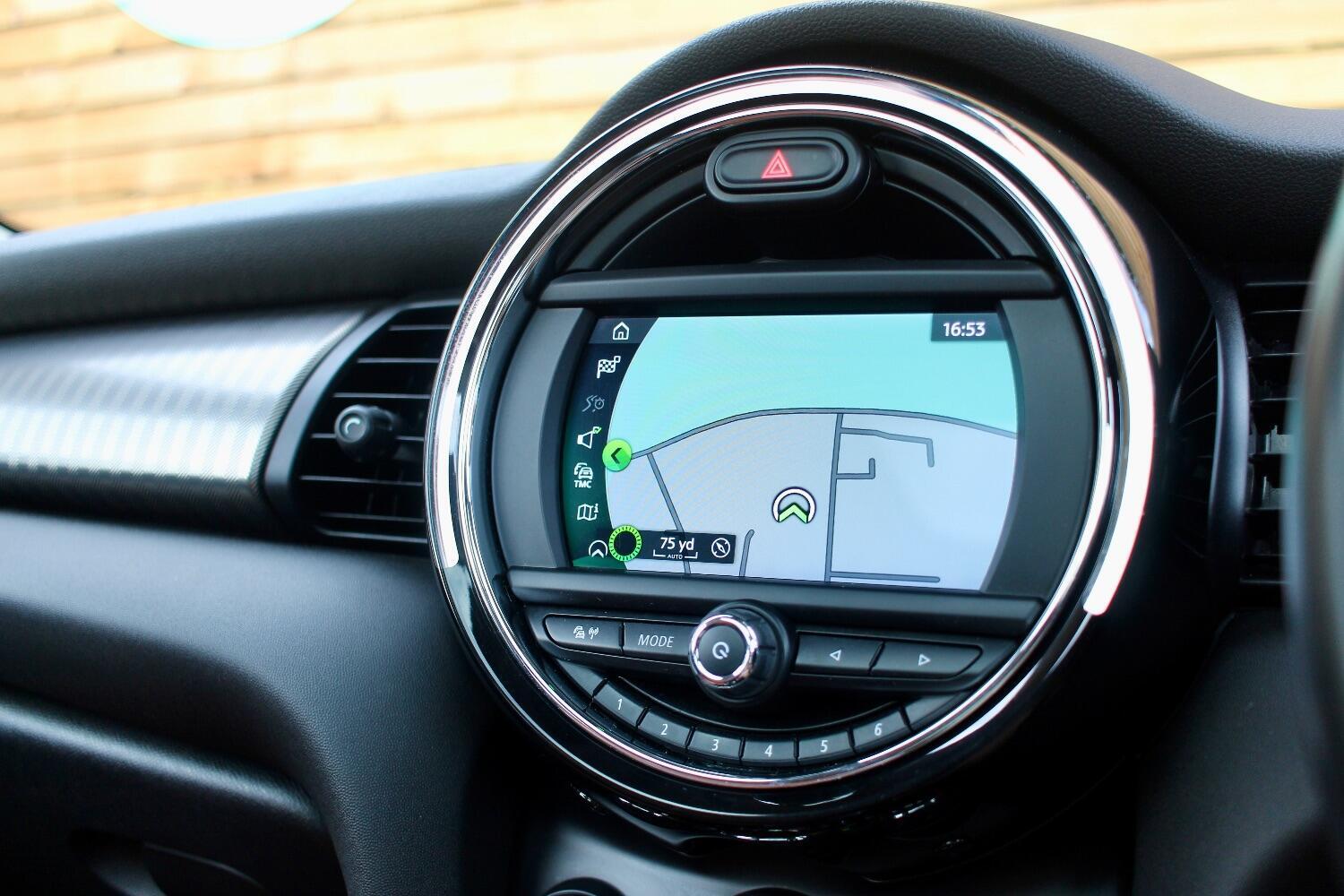 Mini Hatch view 15