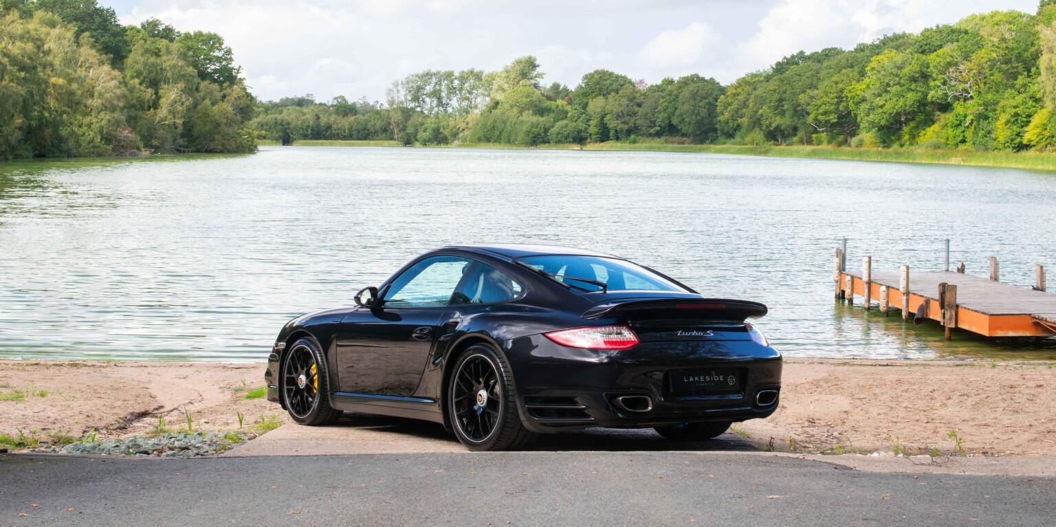 Porsche 911 view 4