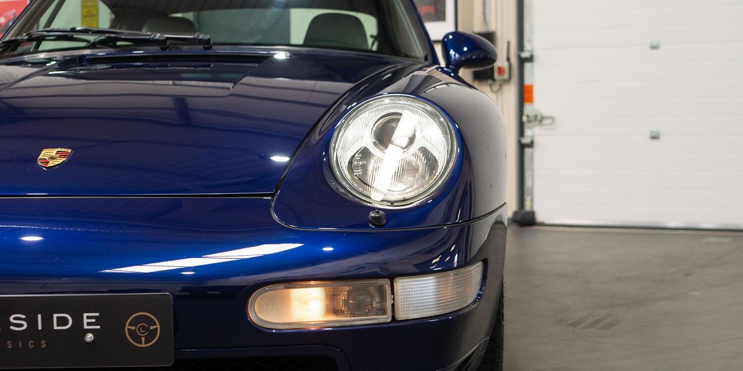 Porsche 911 view 34