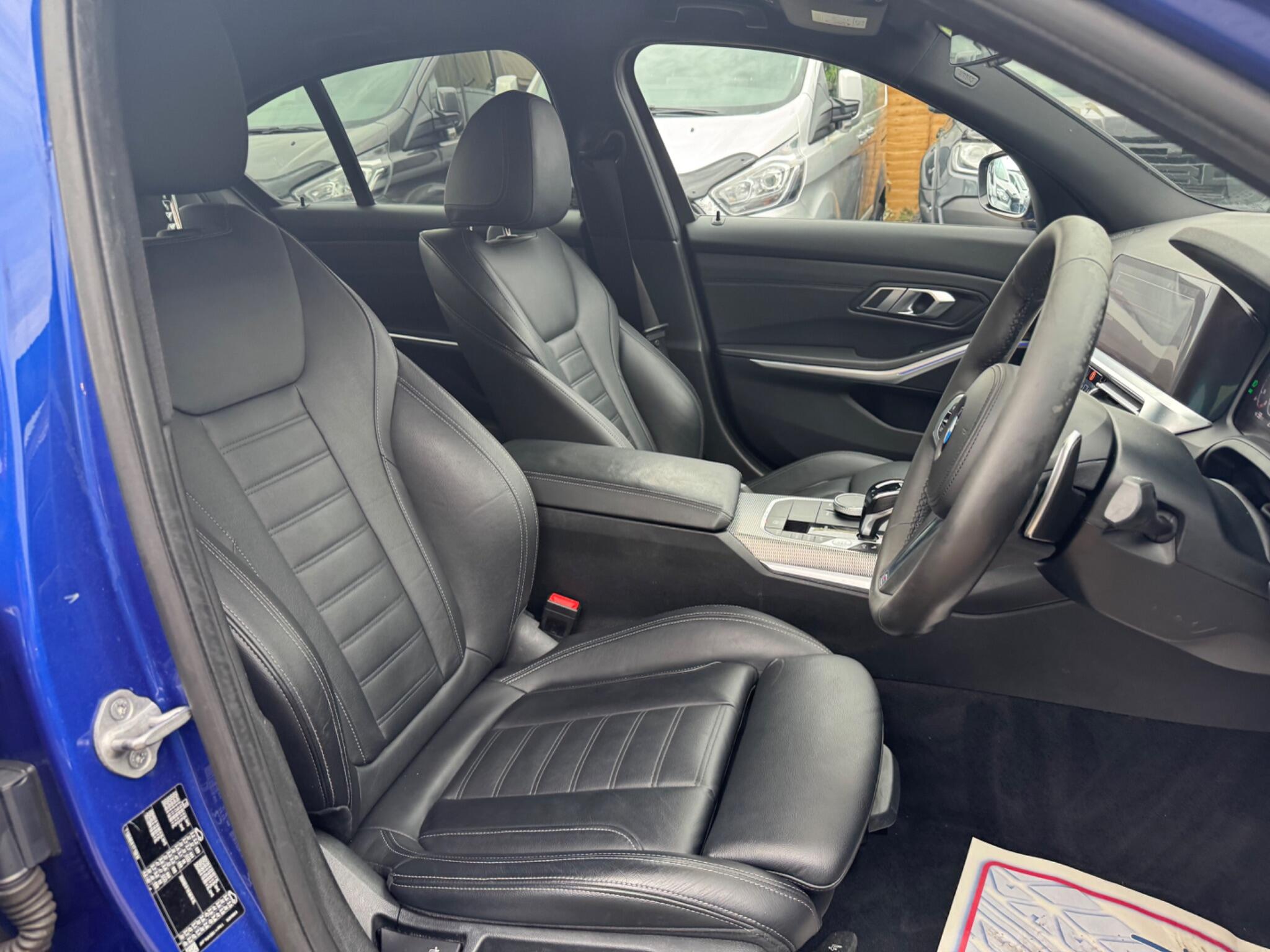 BMW 3 Series view 14