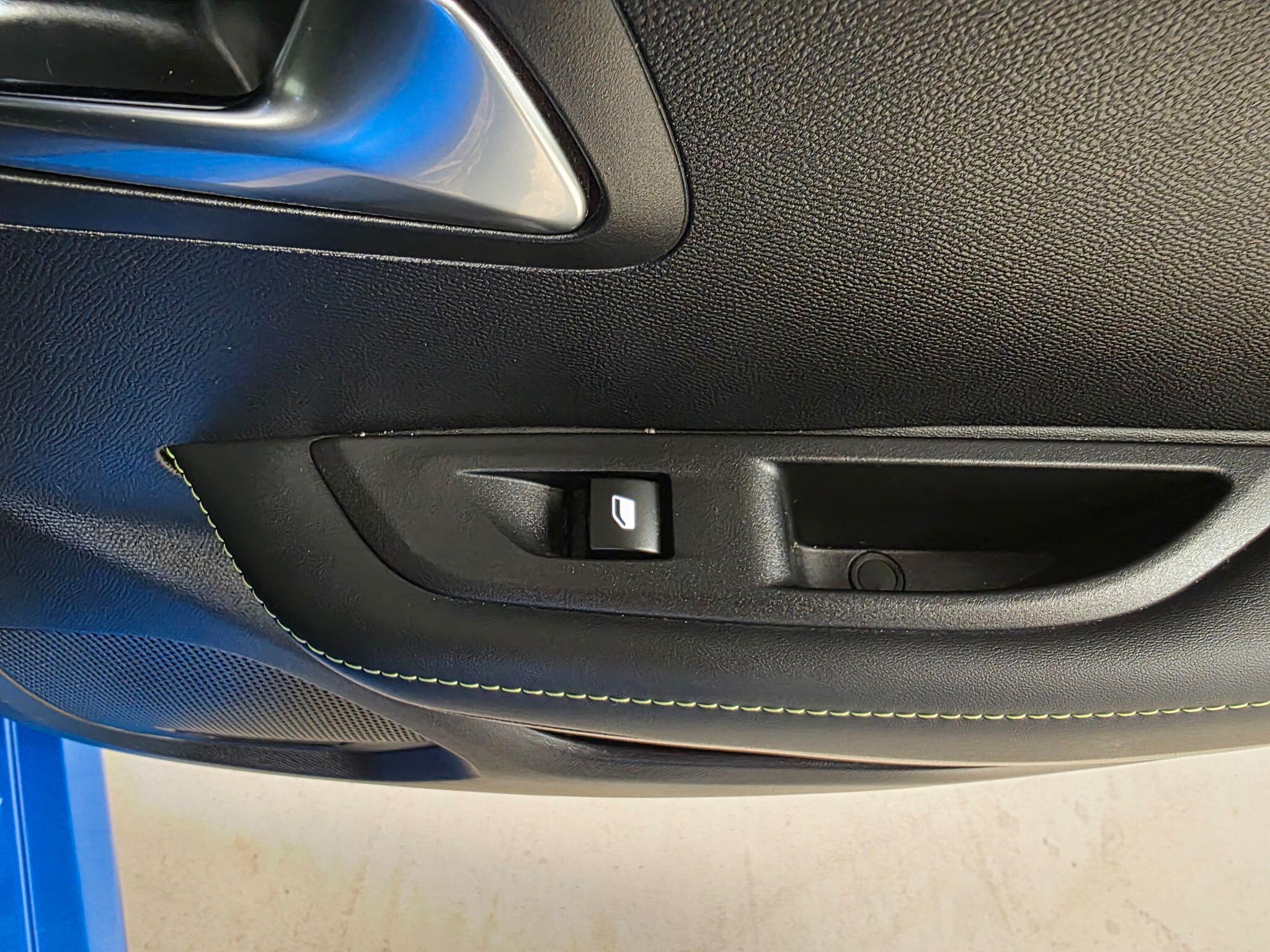 Peugeot 208 view 21