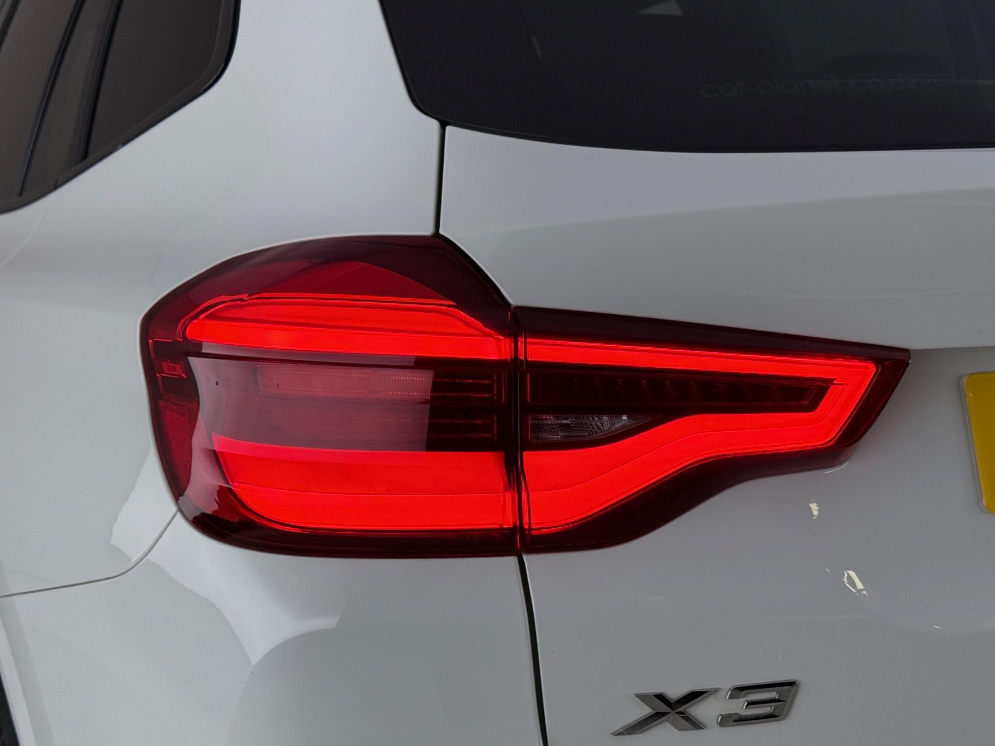 BMW X3 view 12