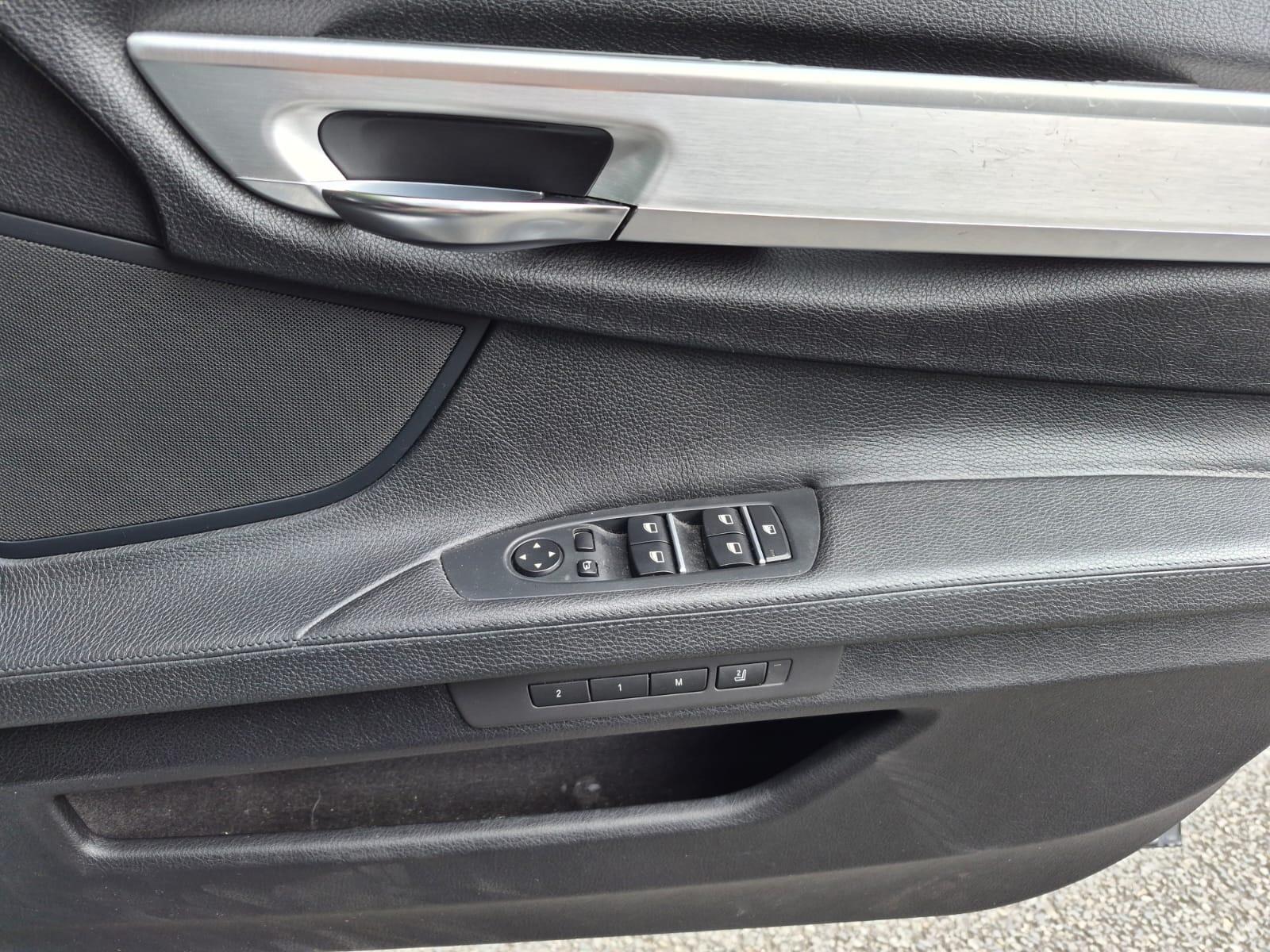 BMW 7 Series view 11