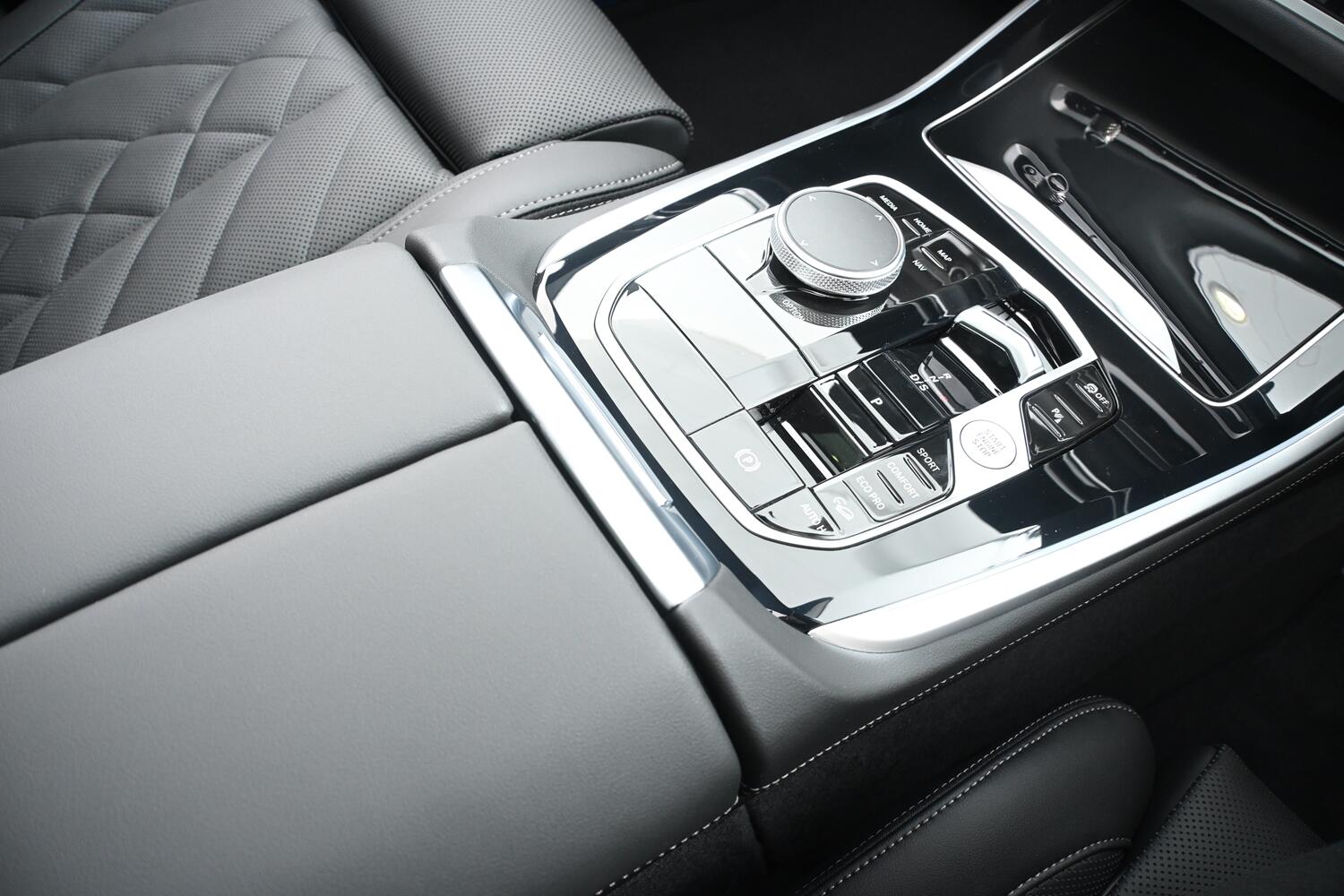 BMW X5 view 10