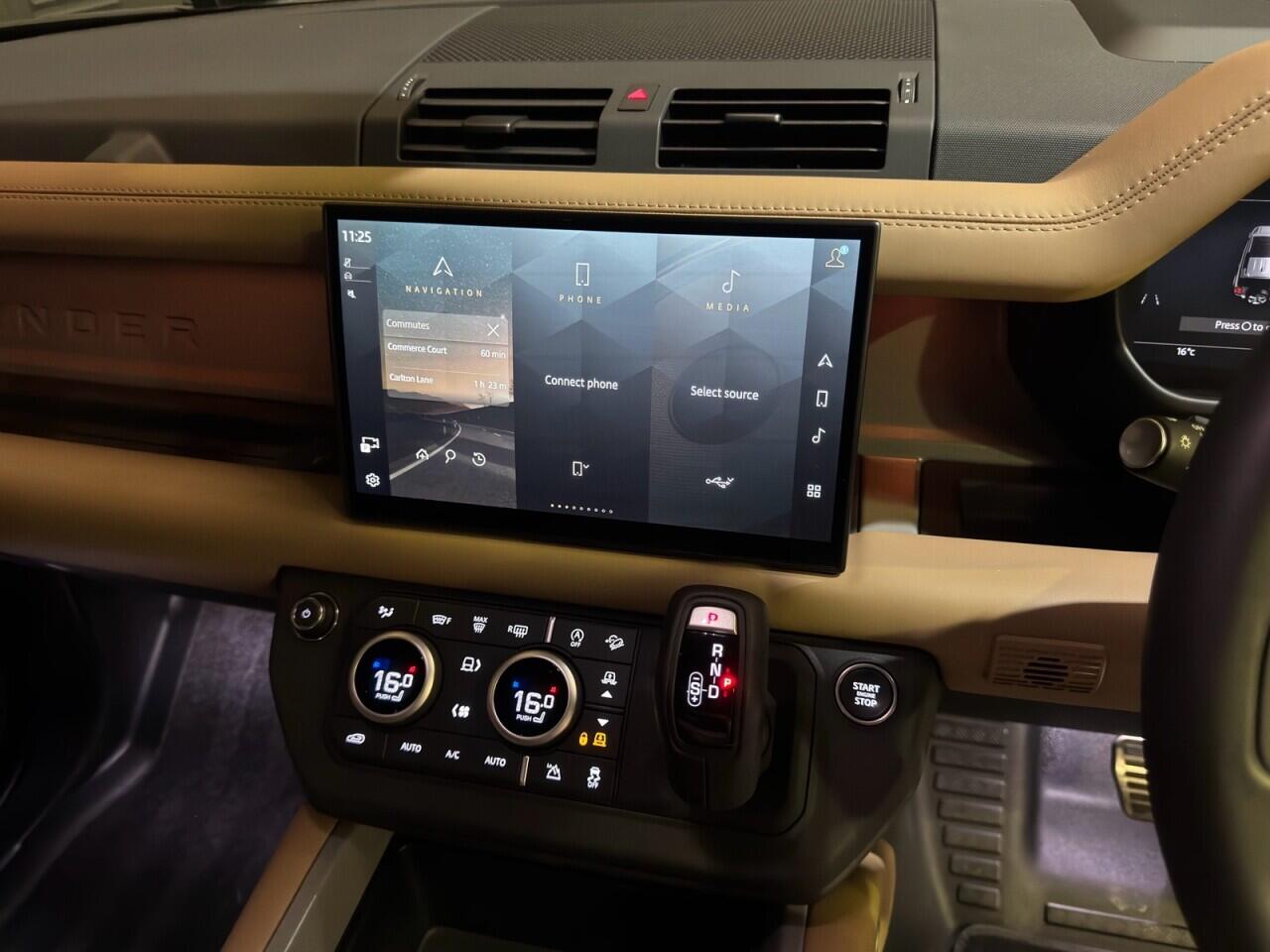 Land Rover Defender 110 view 11