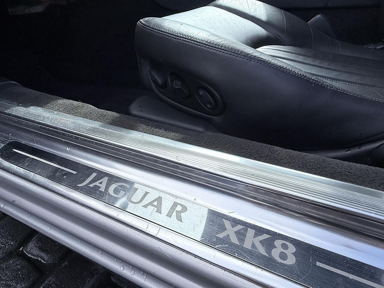 Jaguar XK8 view 29