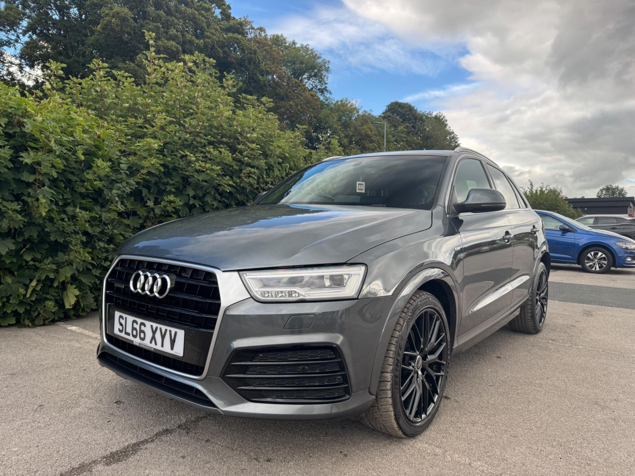 Audi Q3 main image