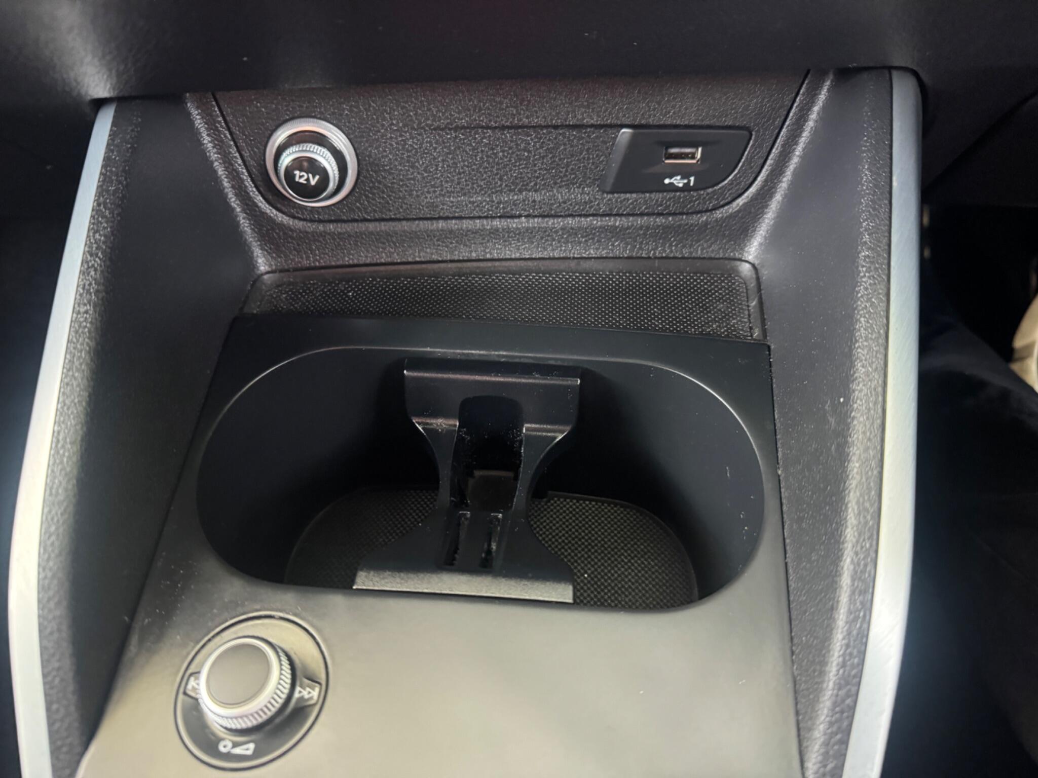 Audi Q2 view 42