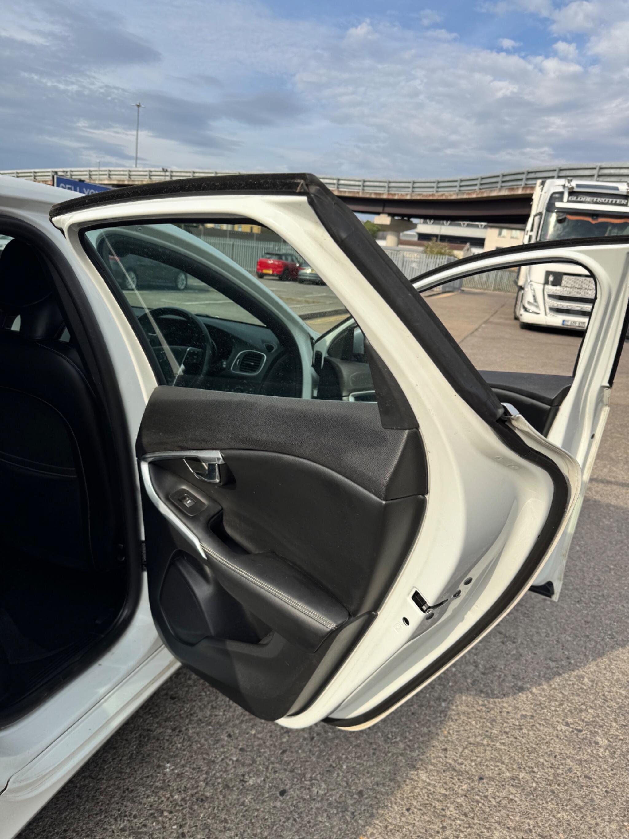 Volvo V40 view 29