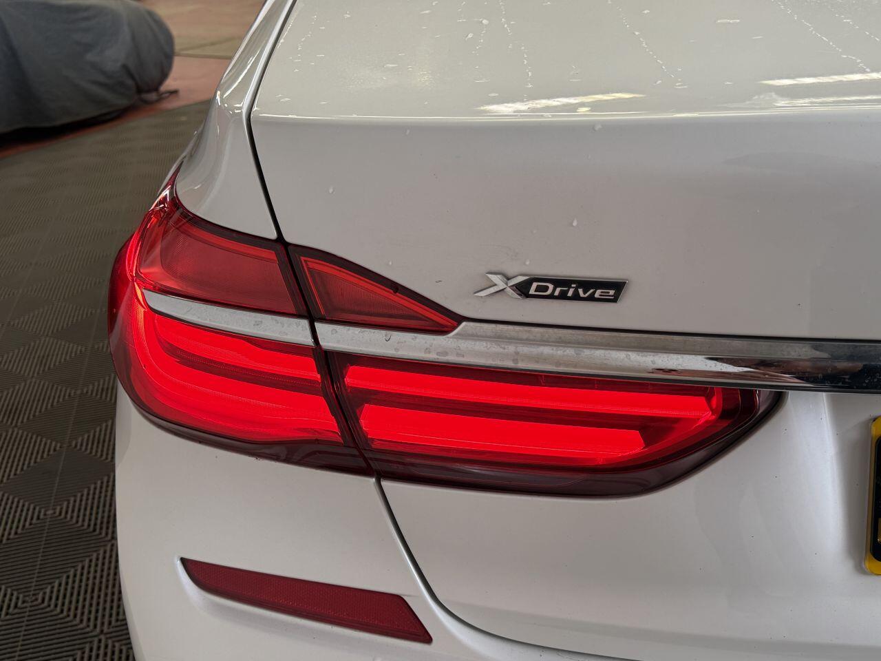 BMW 7 Series view 28