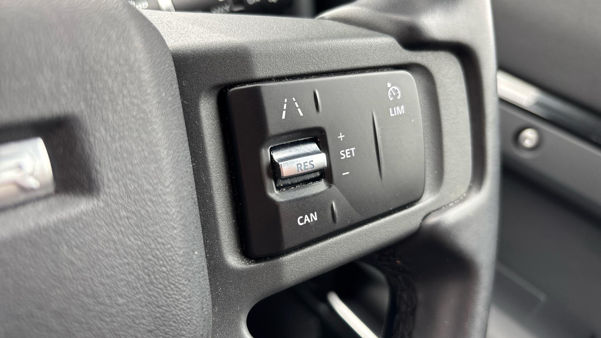 Land Rover Defender view 36