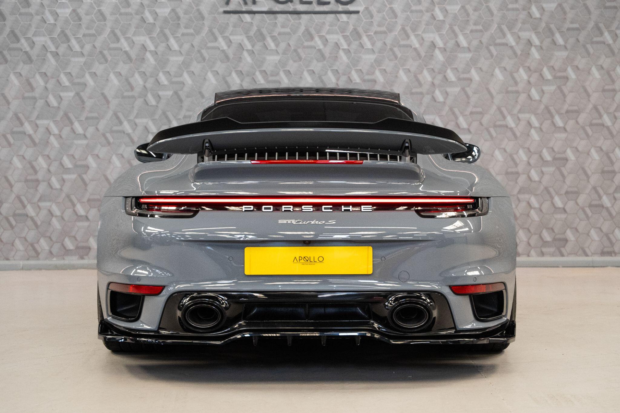 Porsche 911 view 4