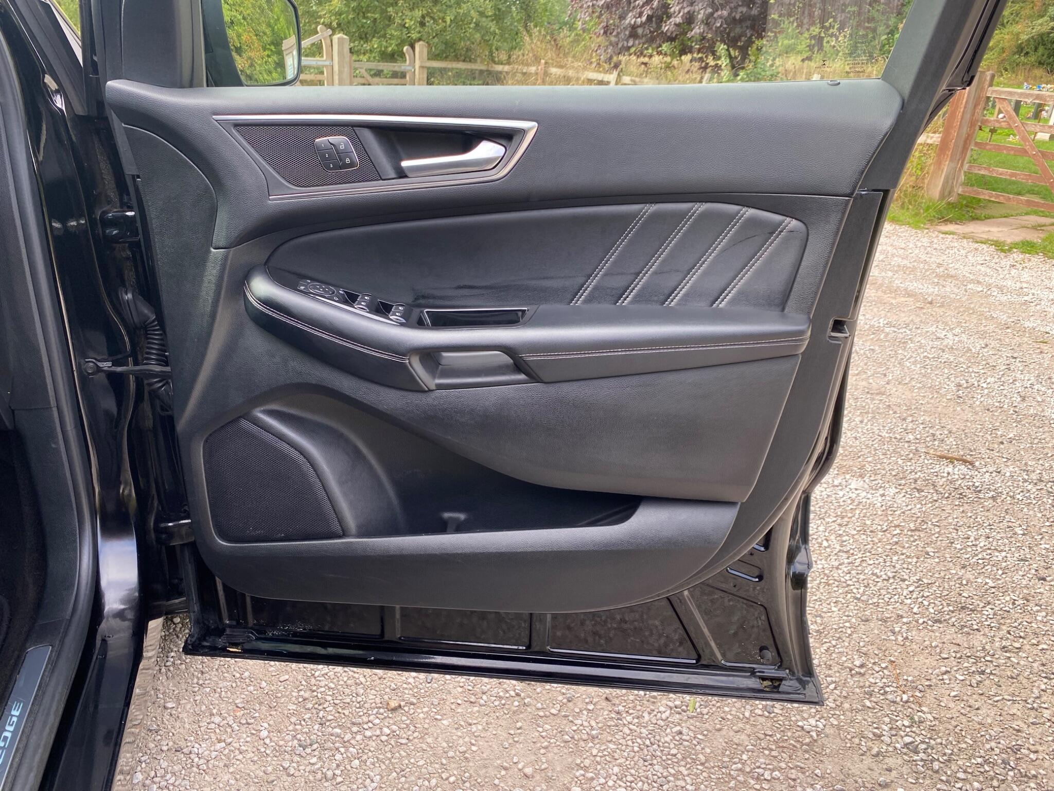 Ford Edge view 33