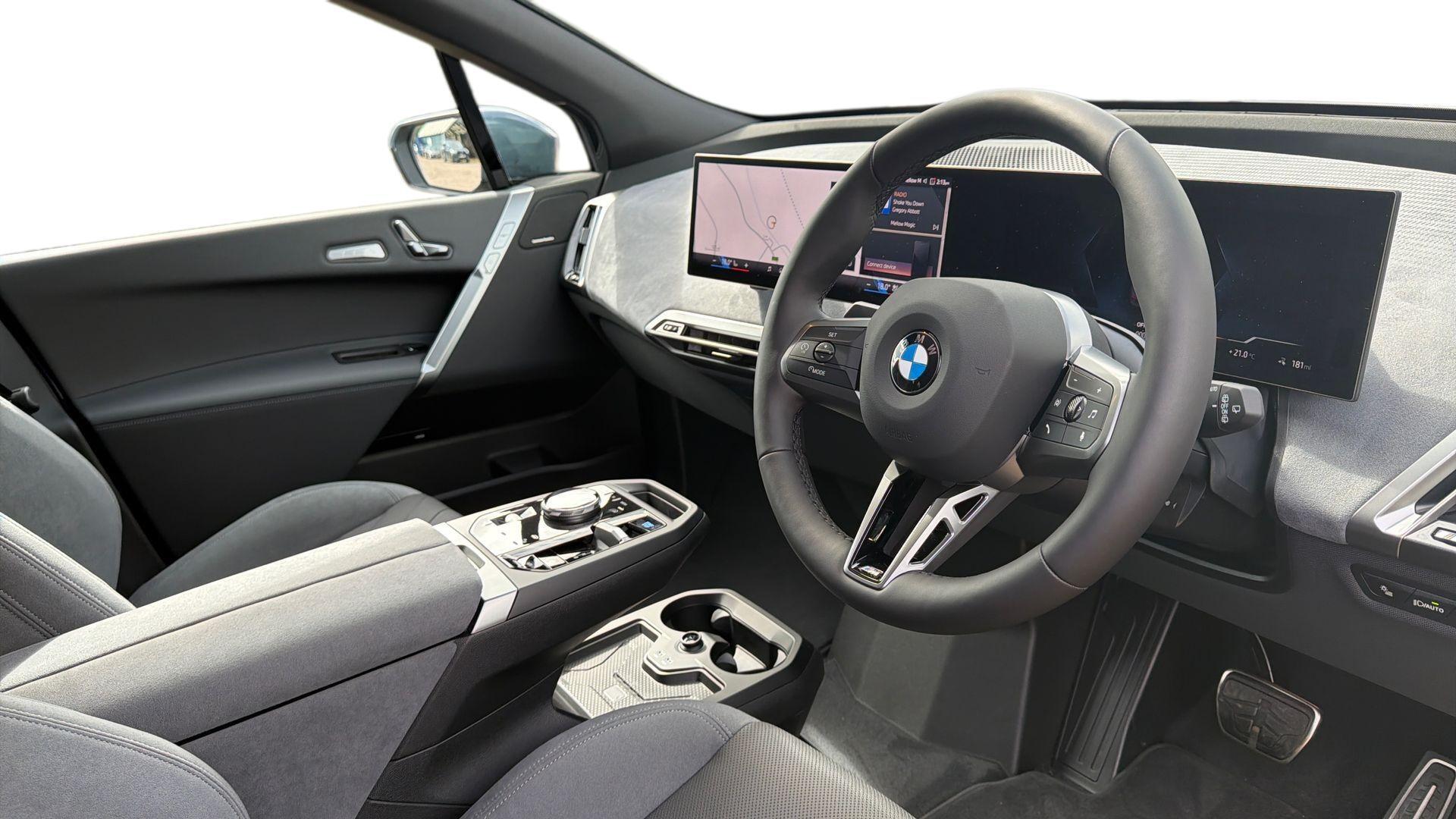 BMW Ix view 6