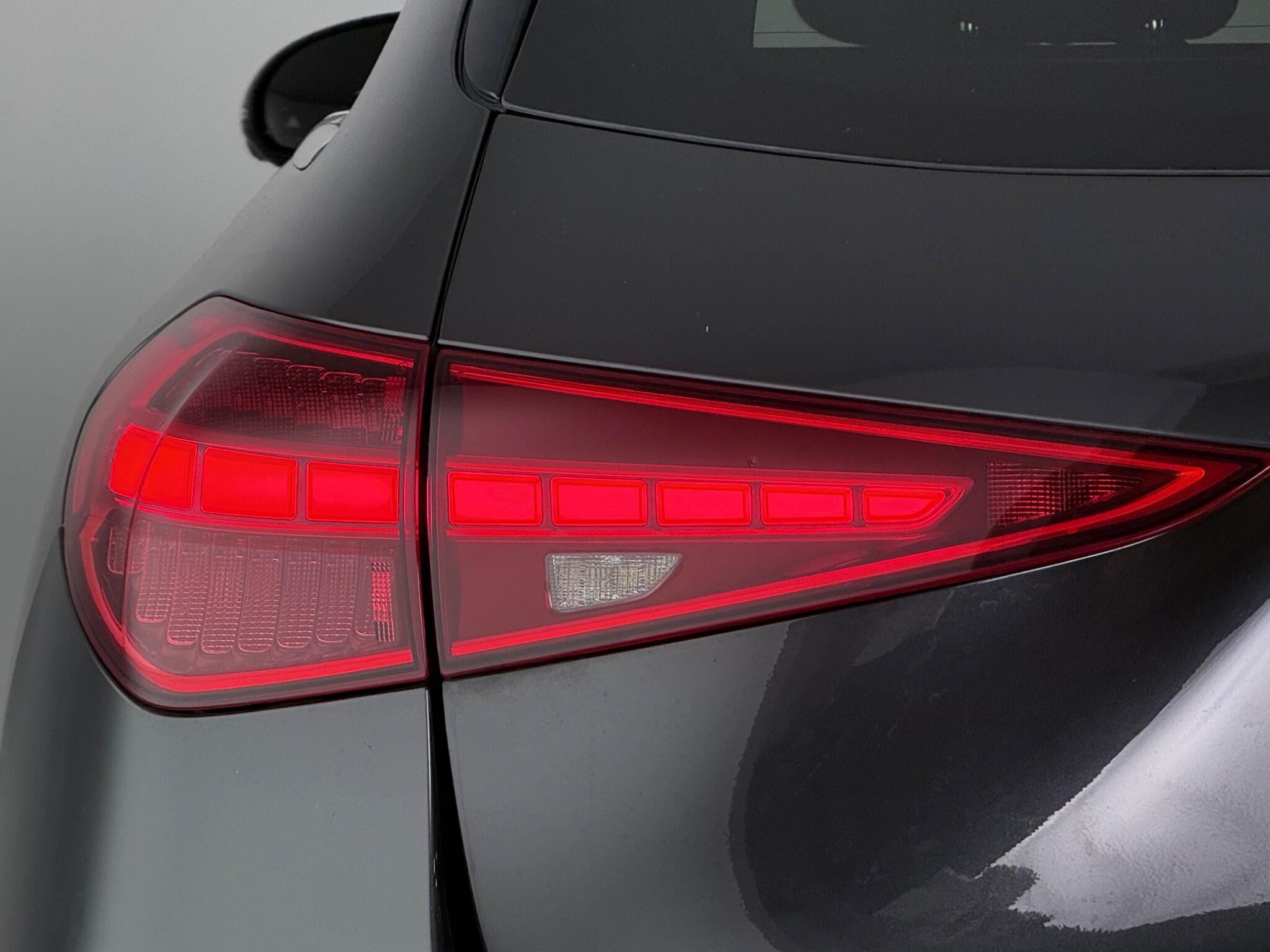 Mercedes-Benz C-Class view 6