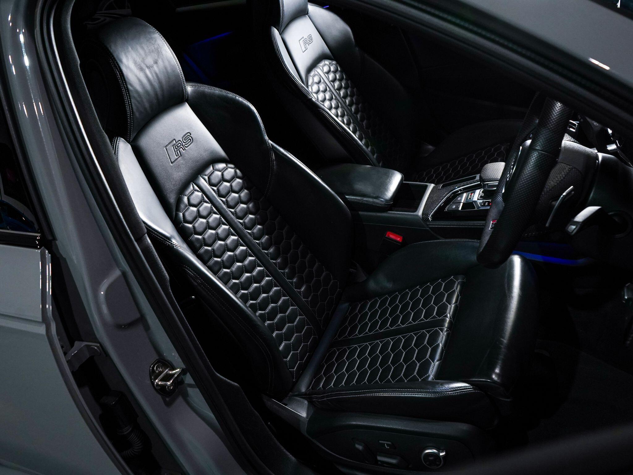 Audi RS4 view 31