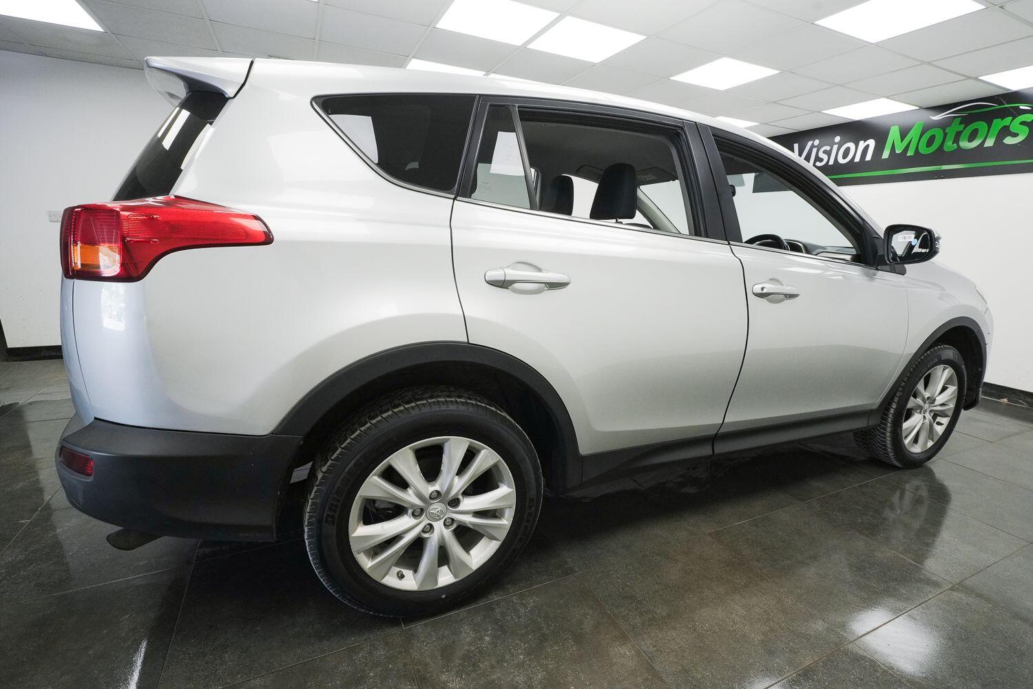 Toyota Rav4 view 3