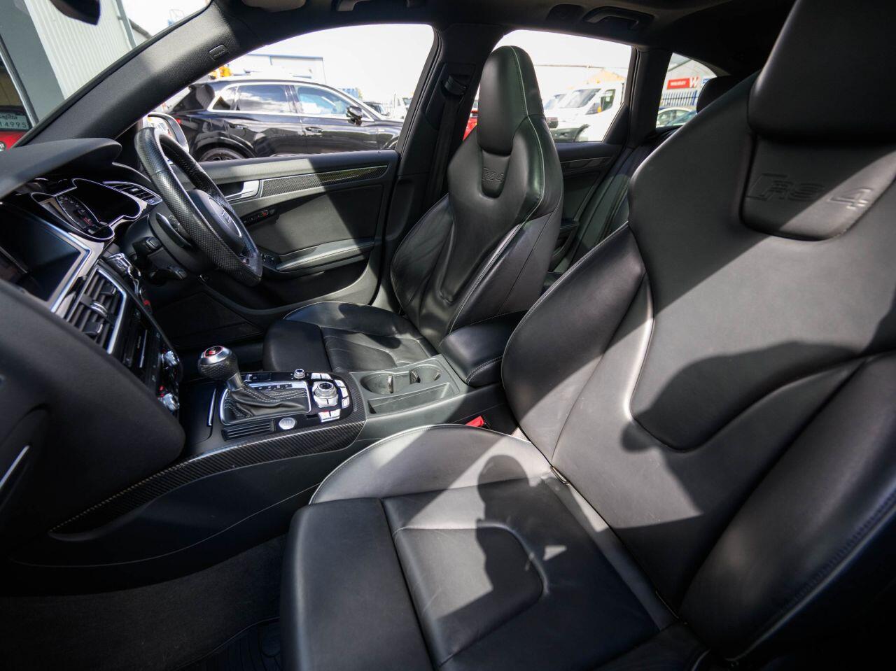 Audi RS4 view 45