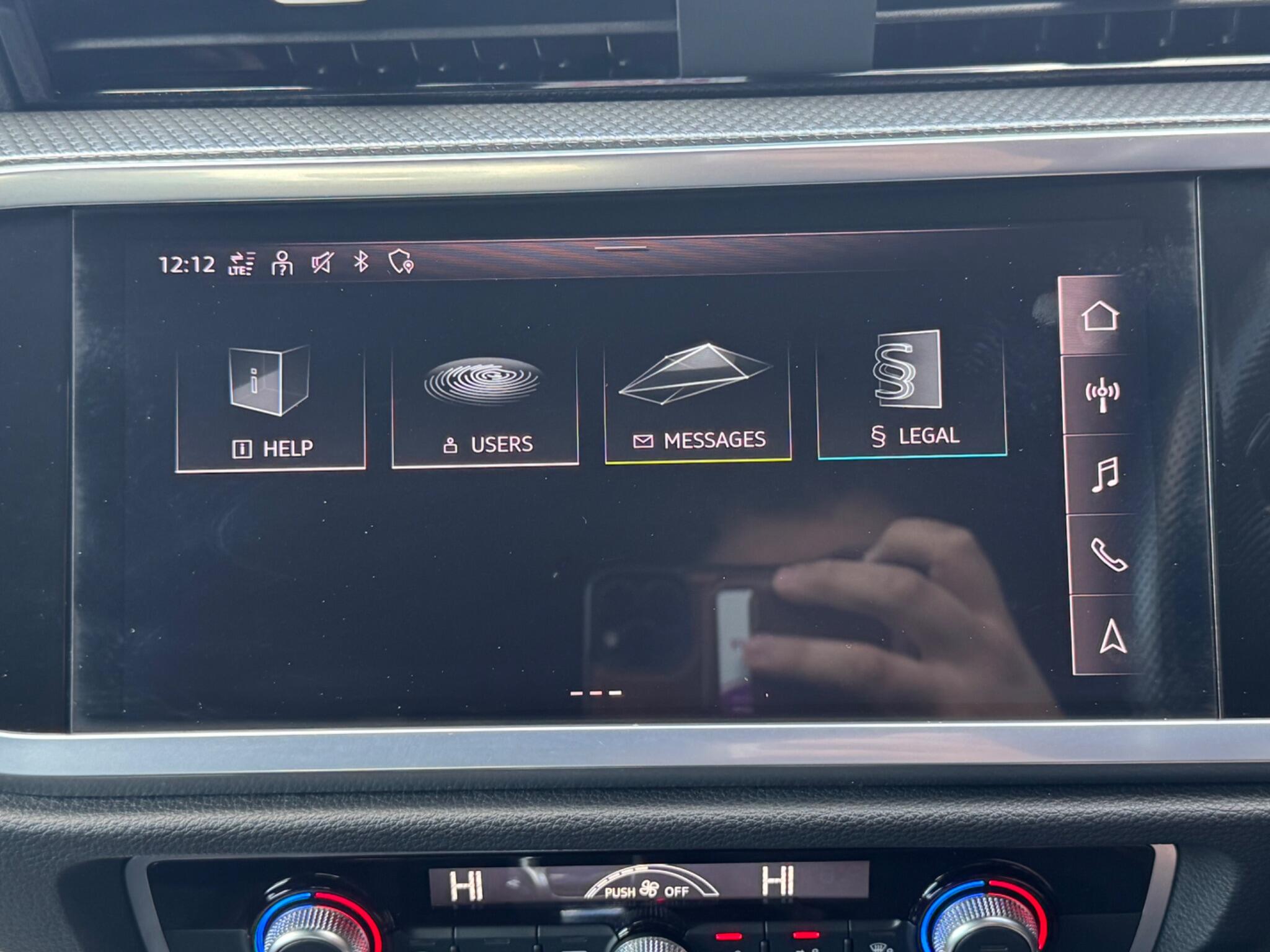 Audi Q3 view 32