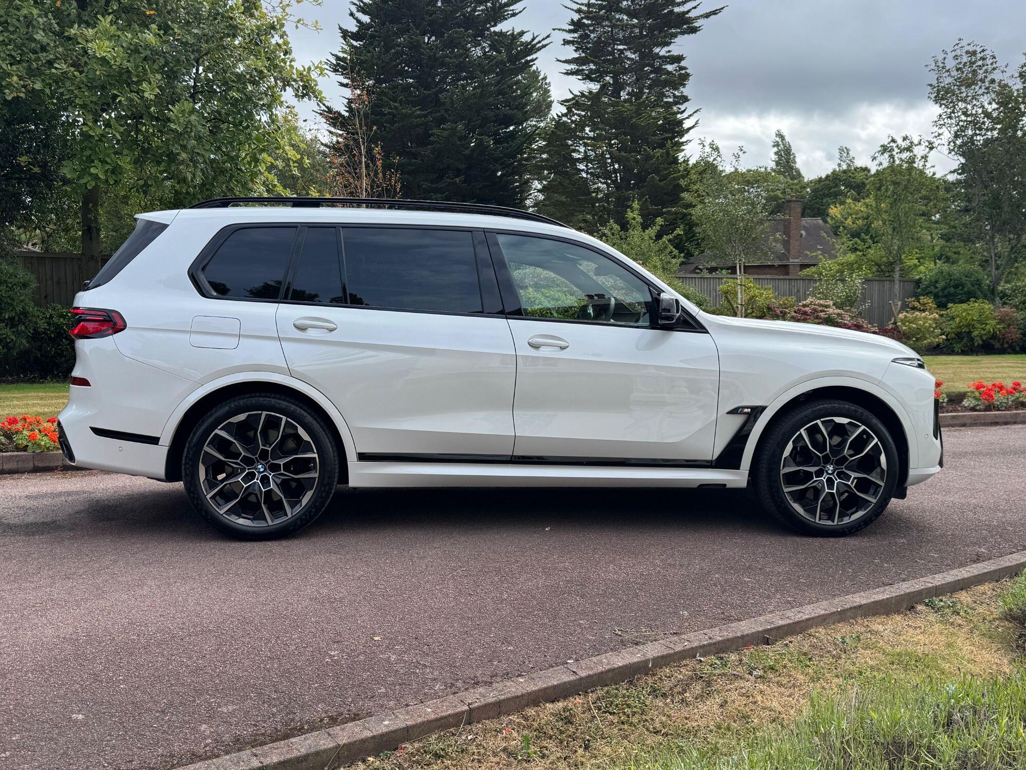 BMW X7 view 6
